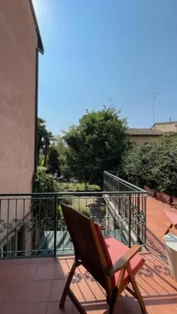 Property building, Balcony/Terrace in Ai Giardini di San Vitale