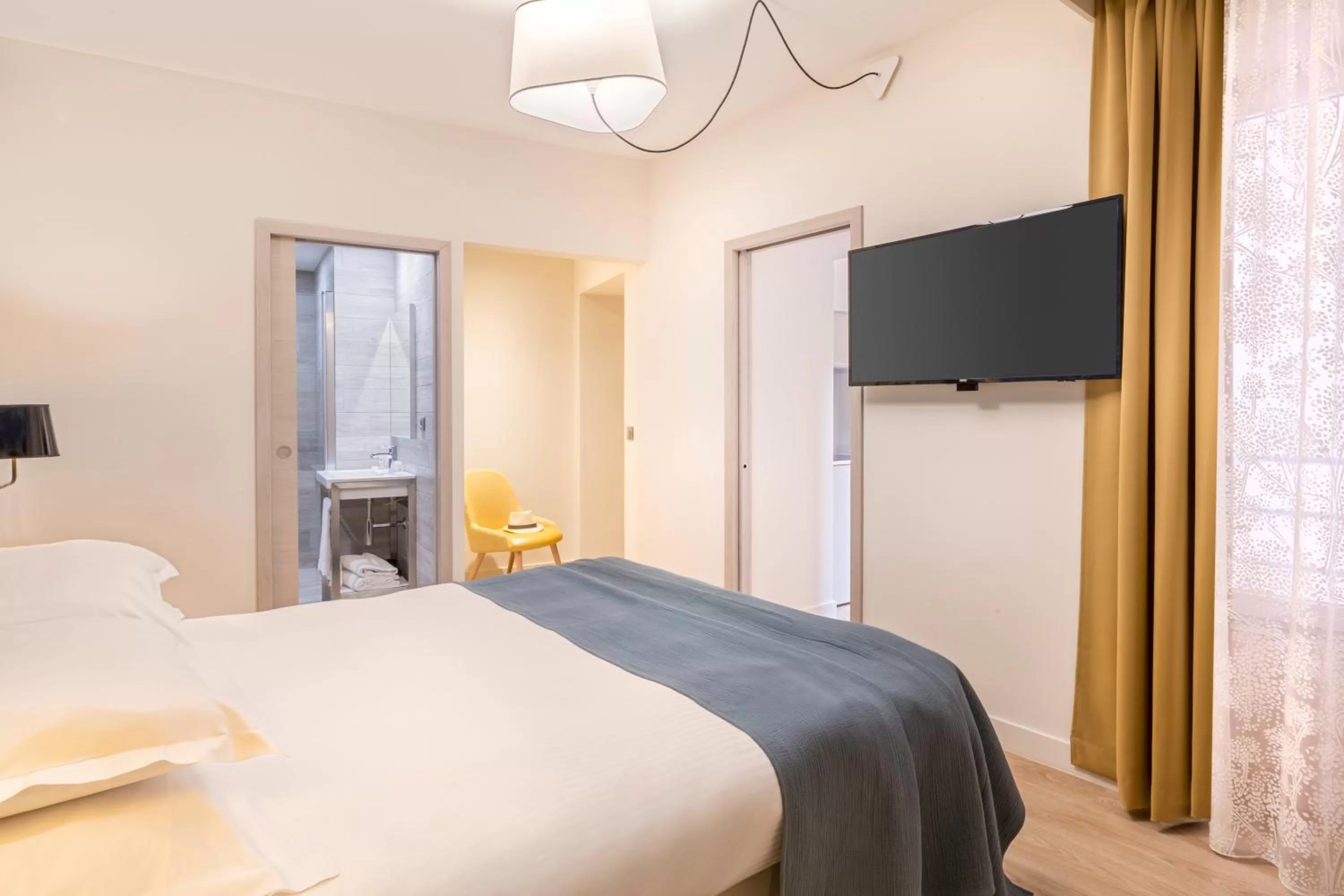 Bed in Best Western Hotel du Roy d'Aragon