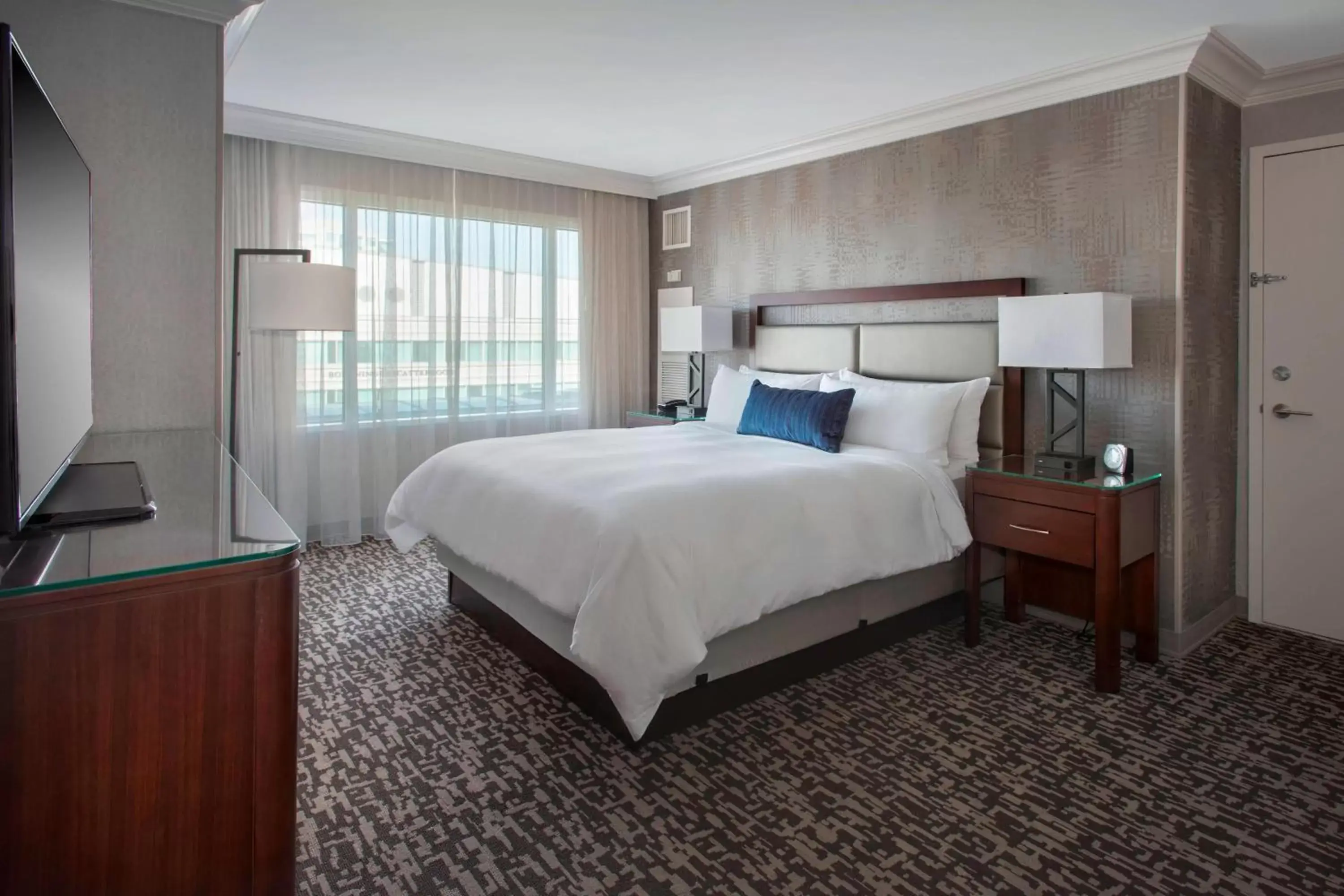 Photo of the whole room, Bed in Marriott Philadelphia West