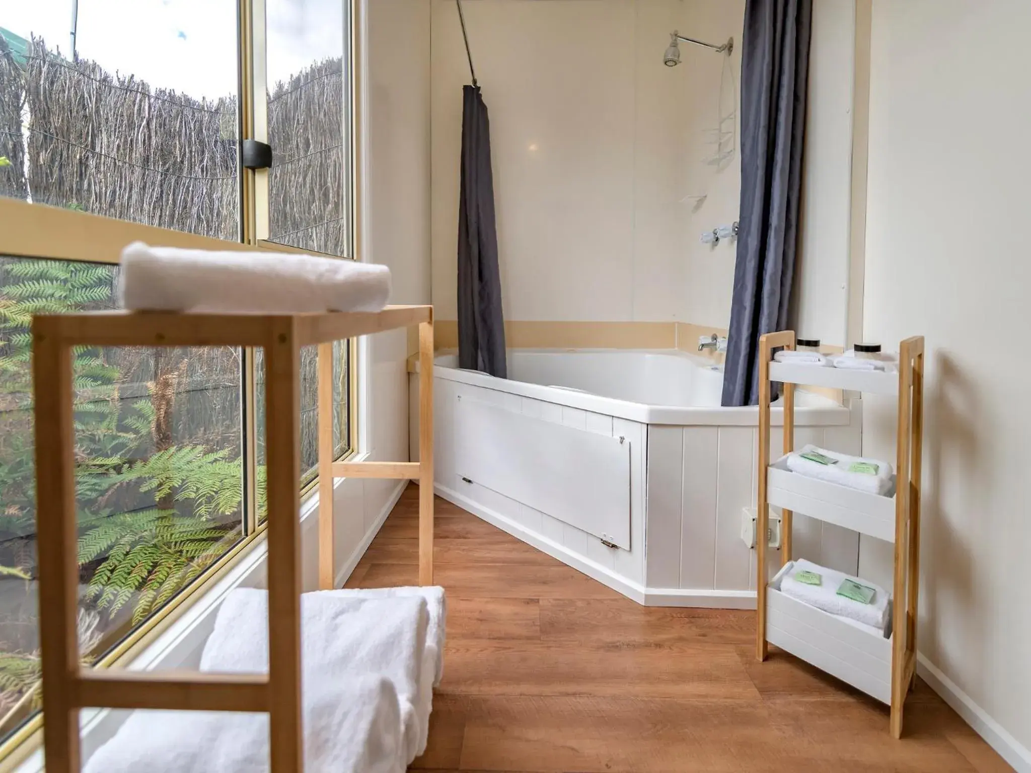 Shower, Bunk Bed in Discovery Parks - Mornington Hobart