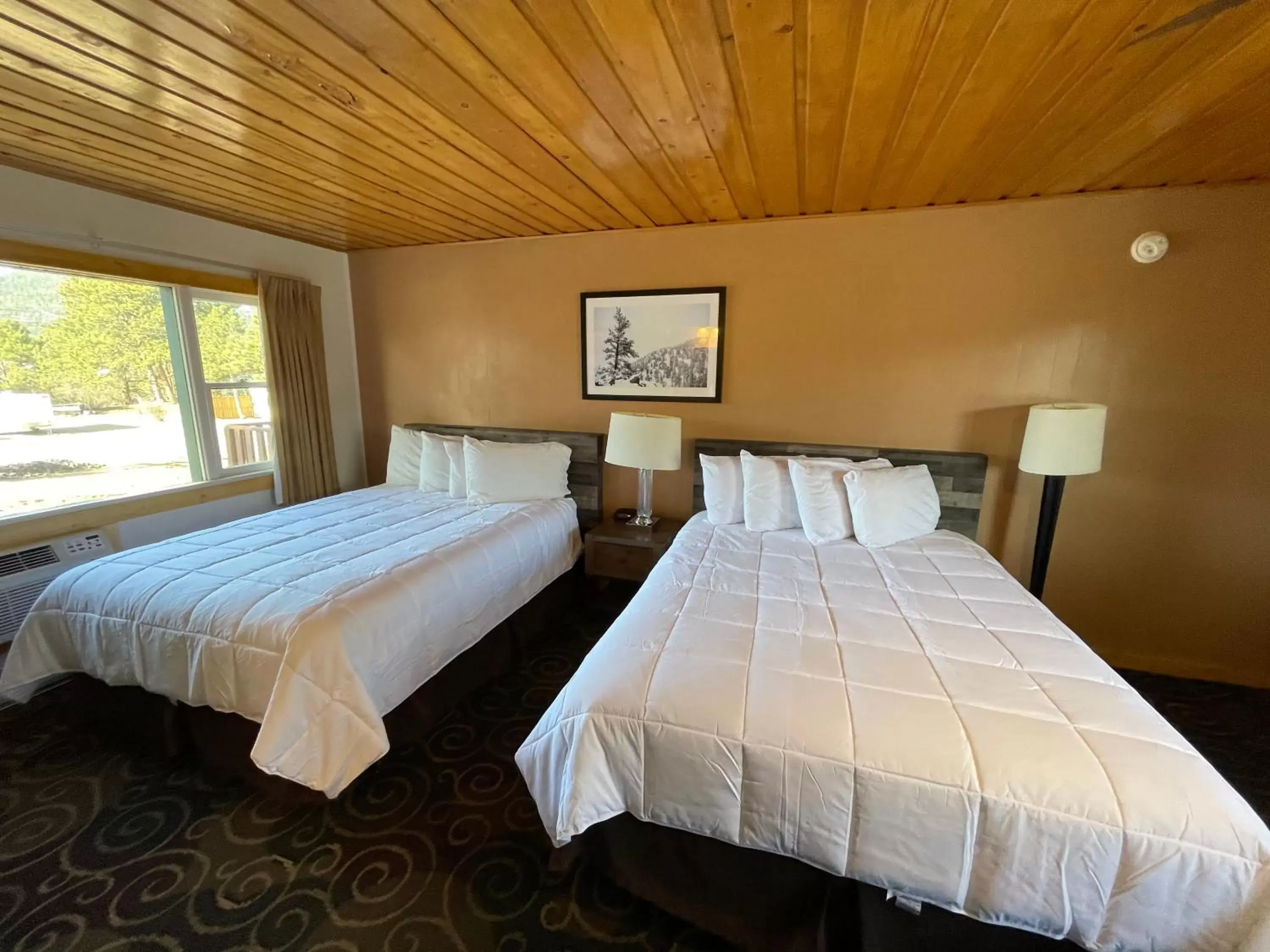 Bedroom, Bed in Estes Mountain Inn