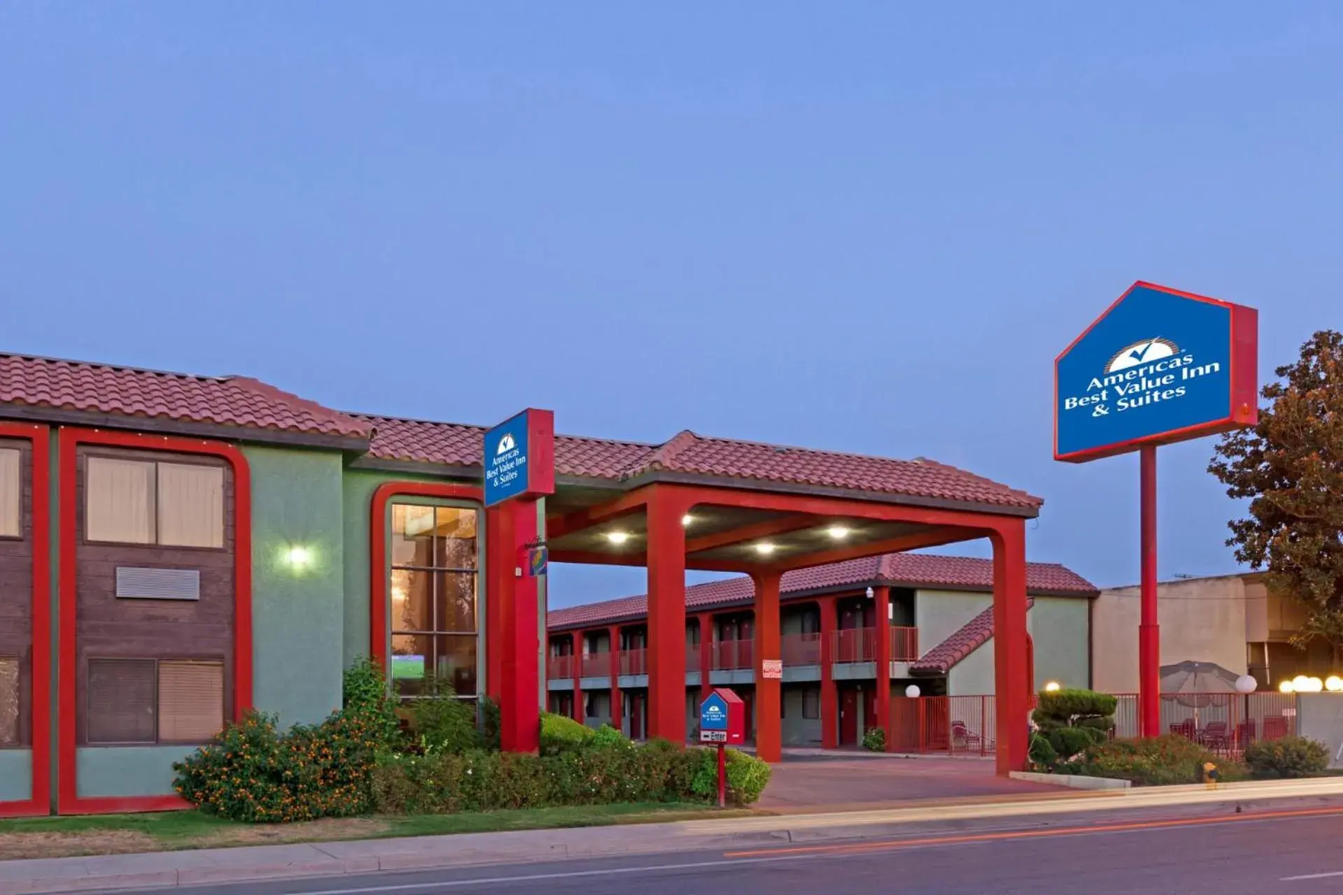 Property Building in America's Best Value Inn & Suites Bakersfield Central