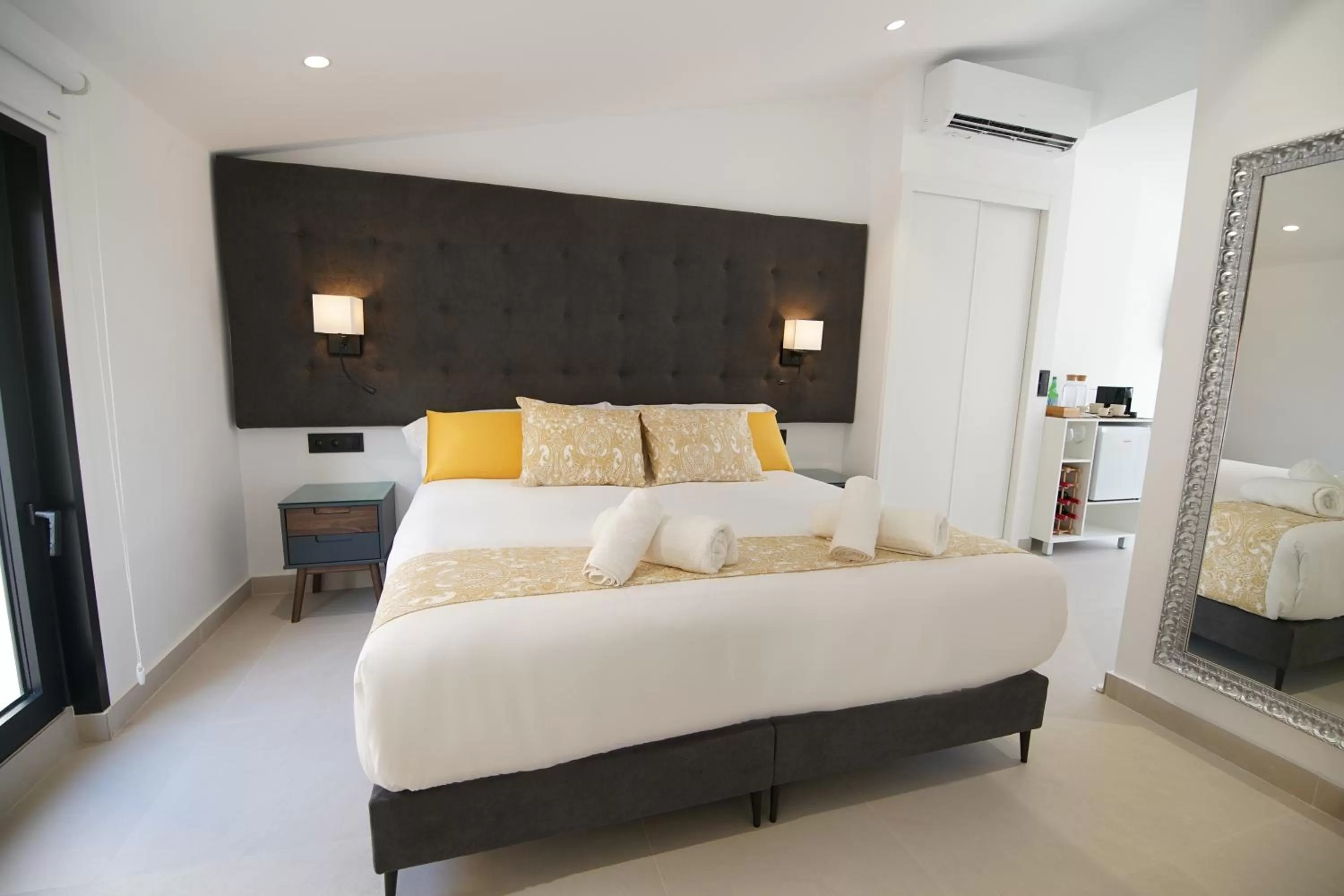Bed in BET Apartments - Suites Puerto Valencia