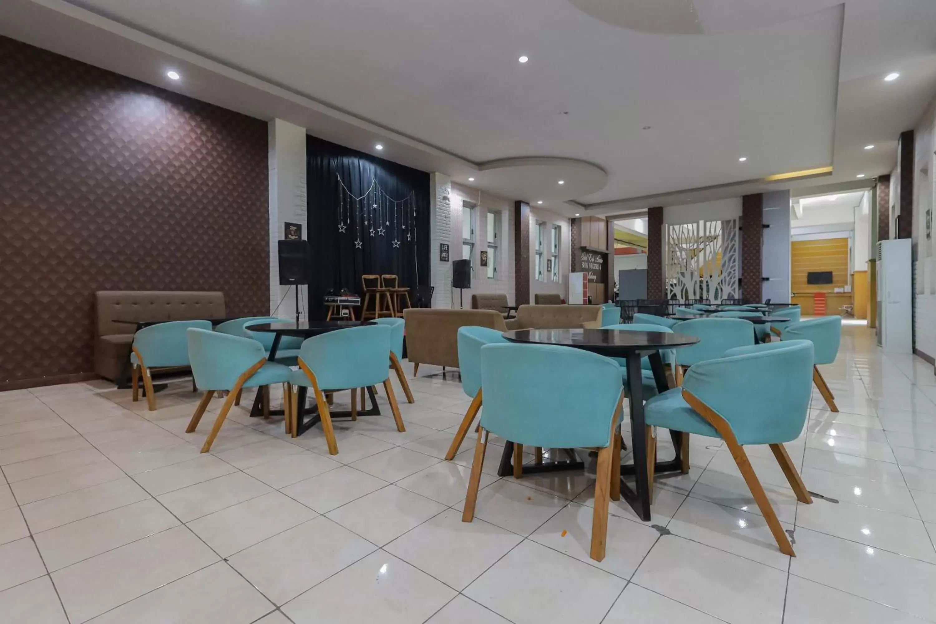 Restaurant/places to eat in RedDoorz Syariah @ Klojen Malang Restaurant/places to eat in RedDoorz Syariah @ Klojen Malang