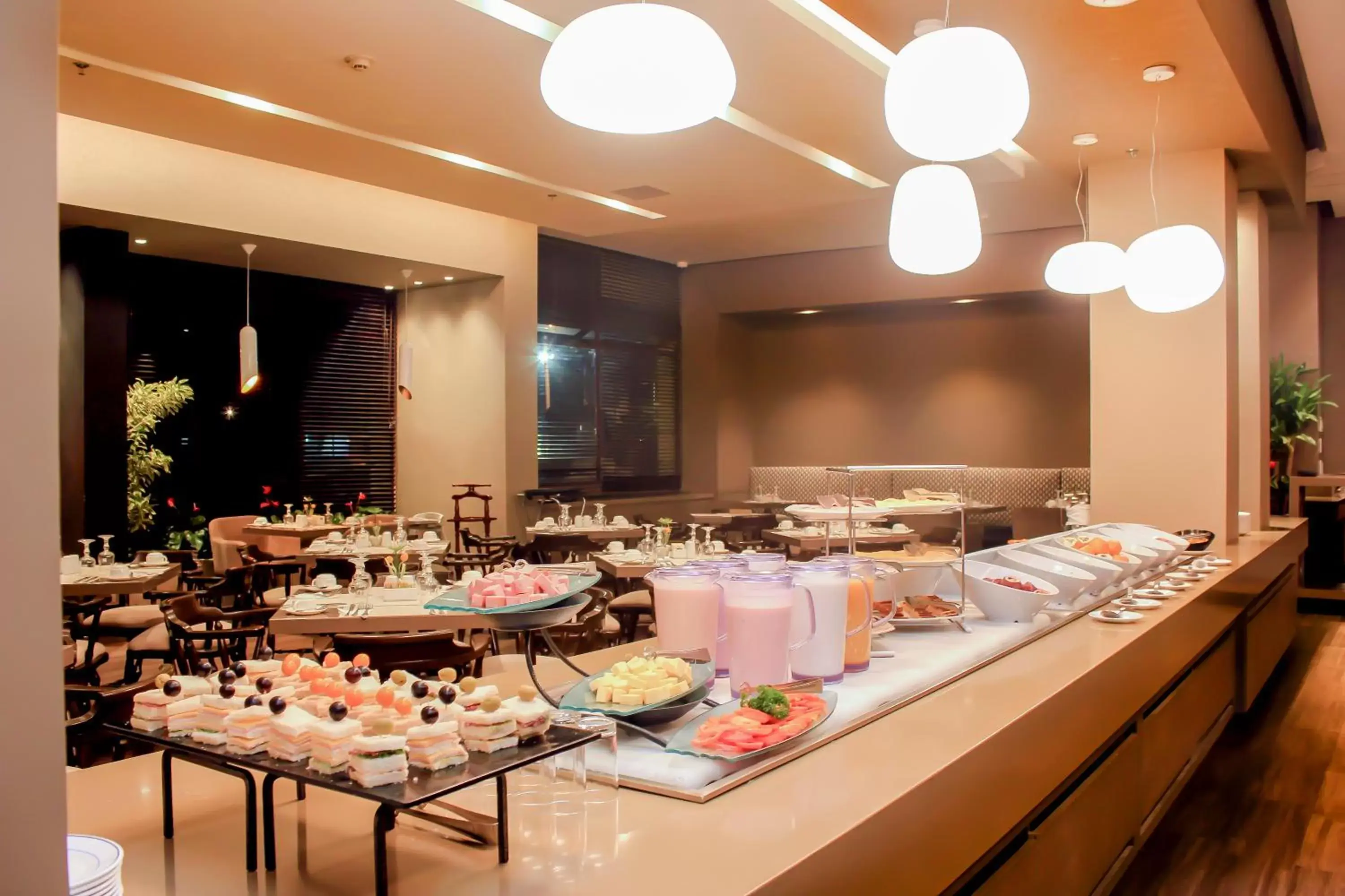 Buffet breakfast, Restaurant/Places to Eat in Casa Dann Carlton Hotel & SPA