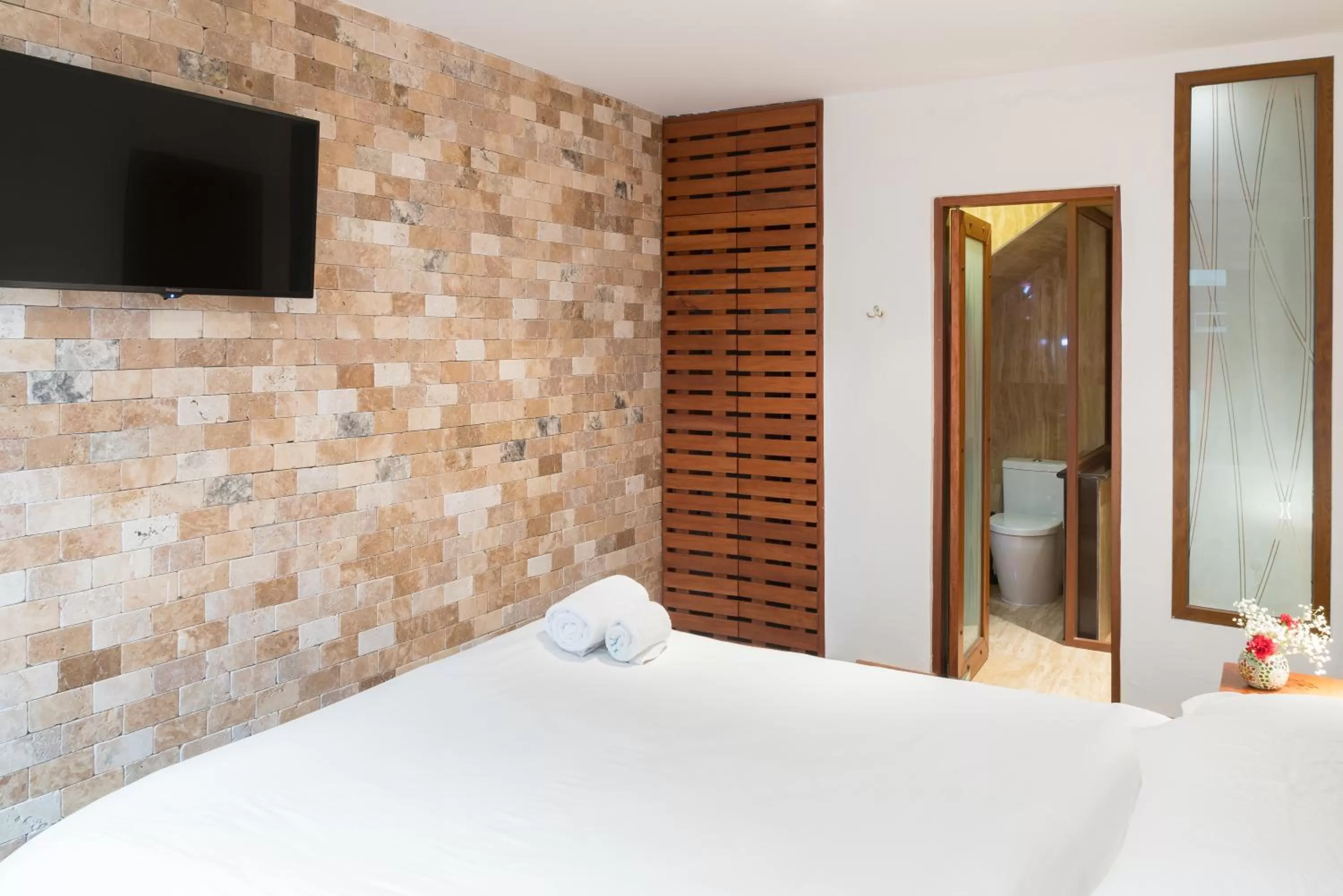 Toilet, Bed in Casa del Balcon