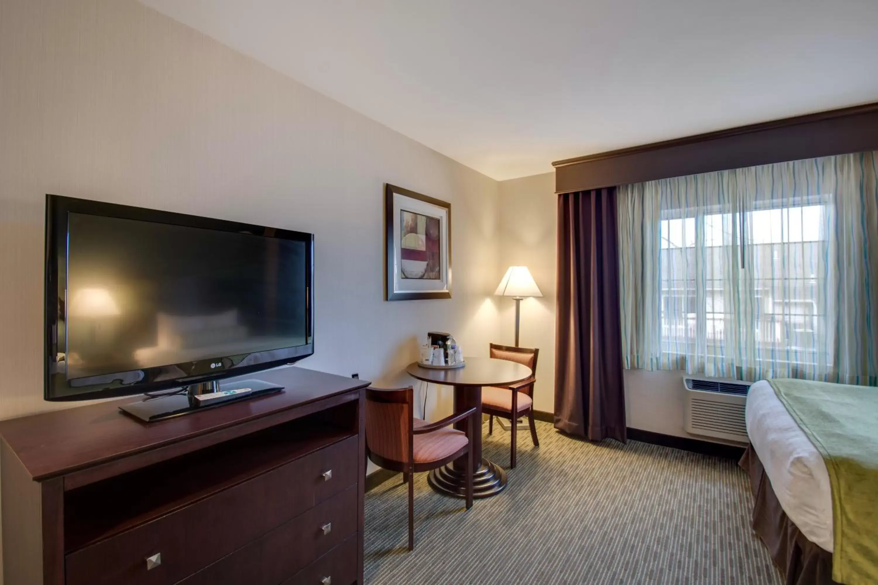 TV and multimedia, TV/Entertainment Center in Best Western Plus, The Inn at Hampton
