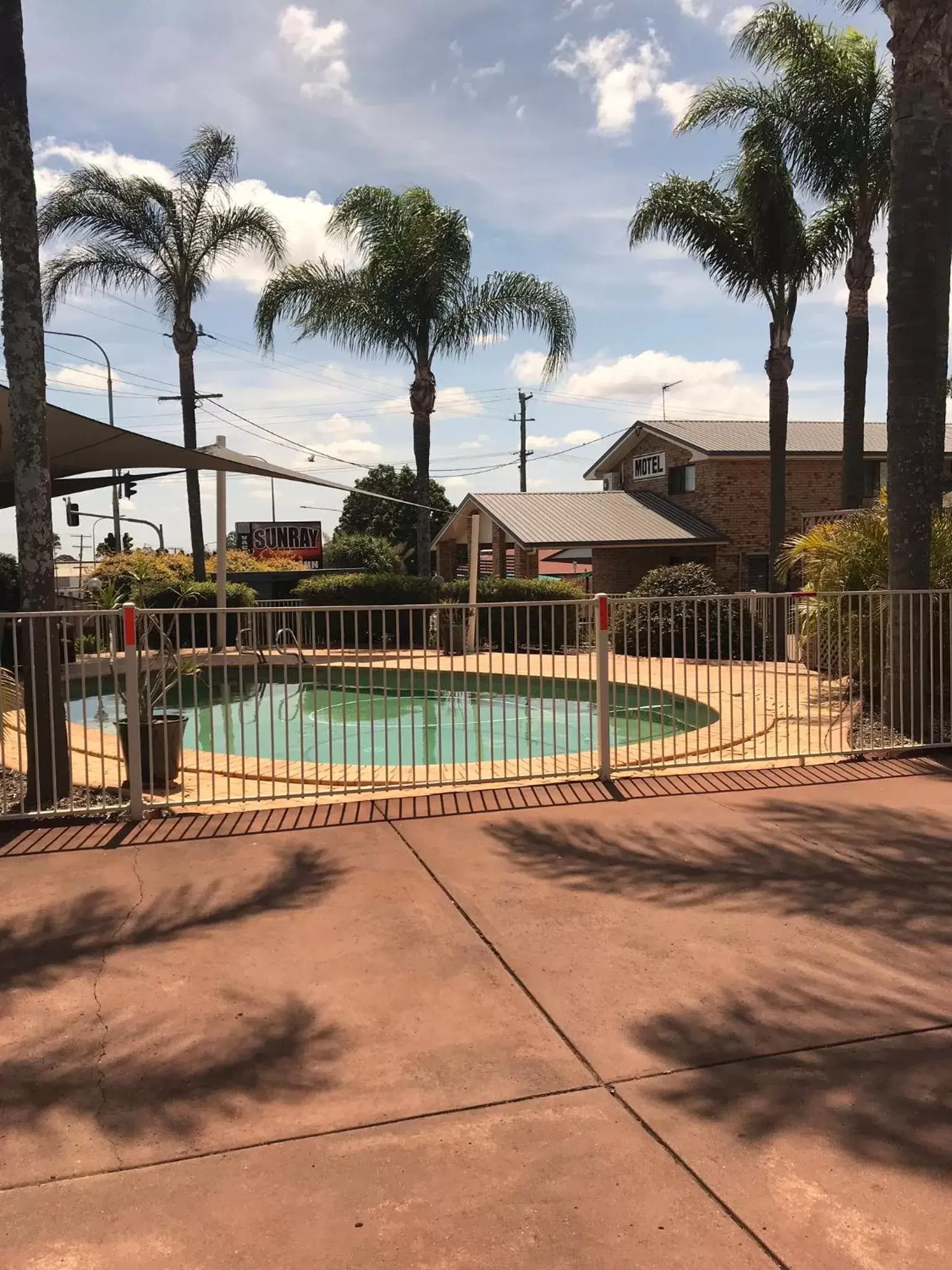 Swimming pool in Sunray Motor Inn