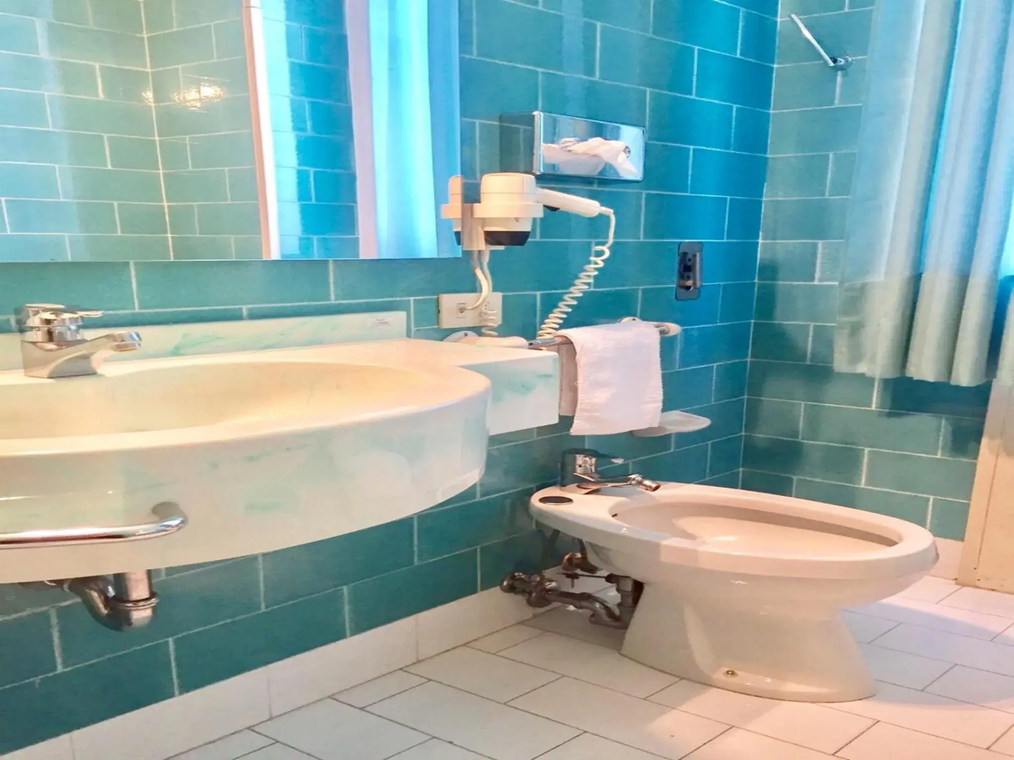 Bathroom in Suite Hotel Elite