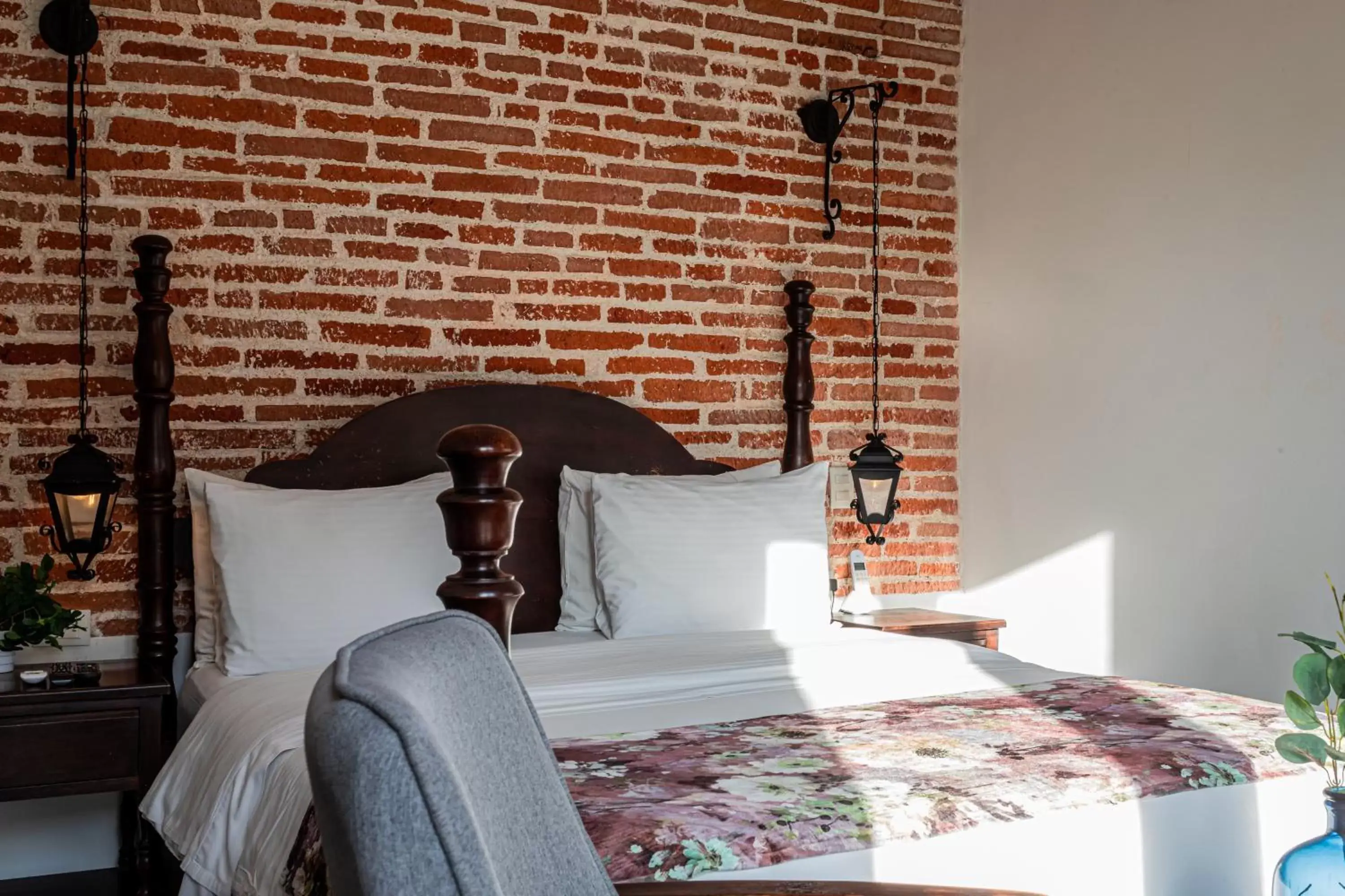 Bed in Soy Local Insignia Bed in Soy Local Insignia