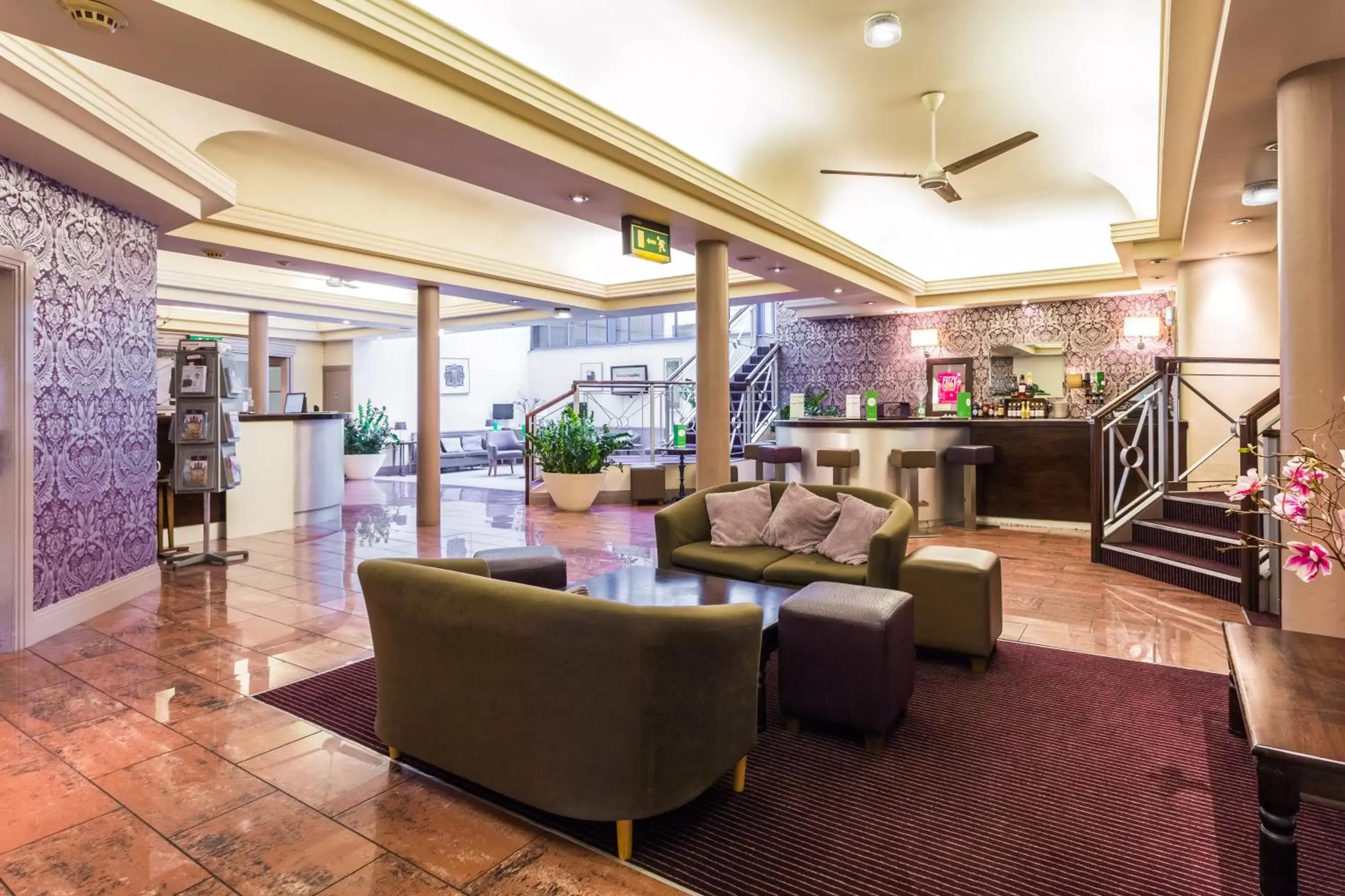 Lobby or reception, Lounge/Bar in The Gardens Hotel