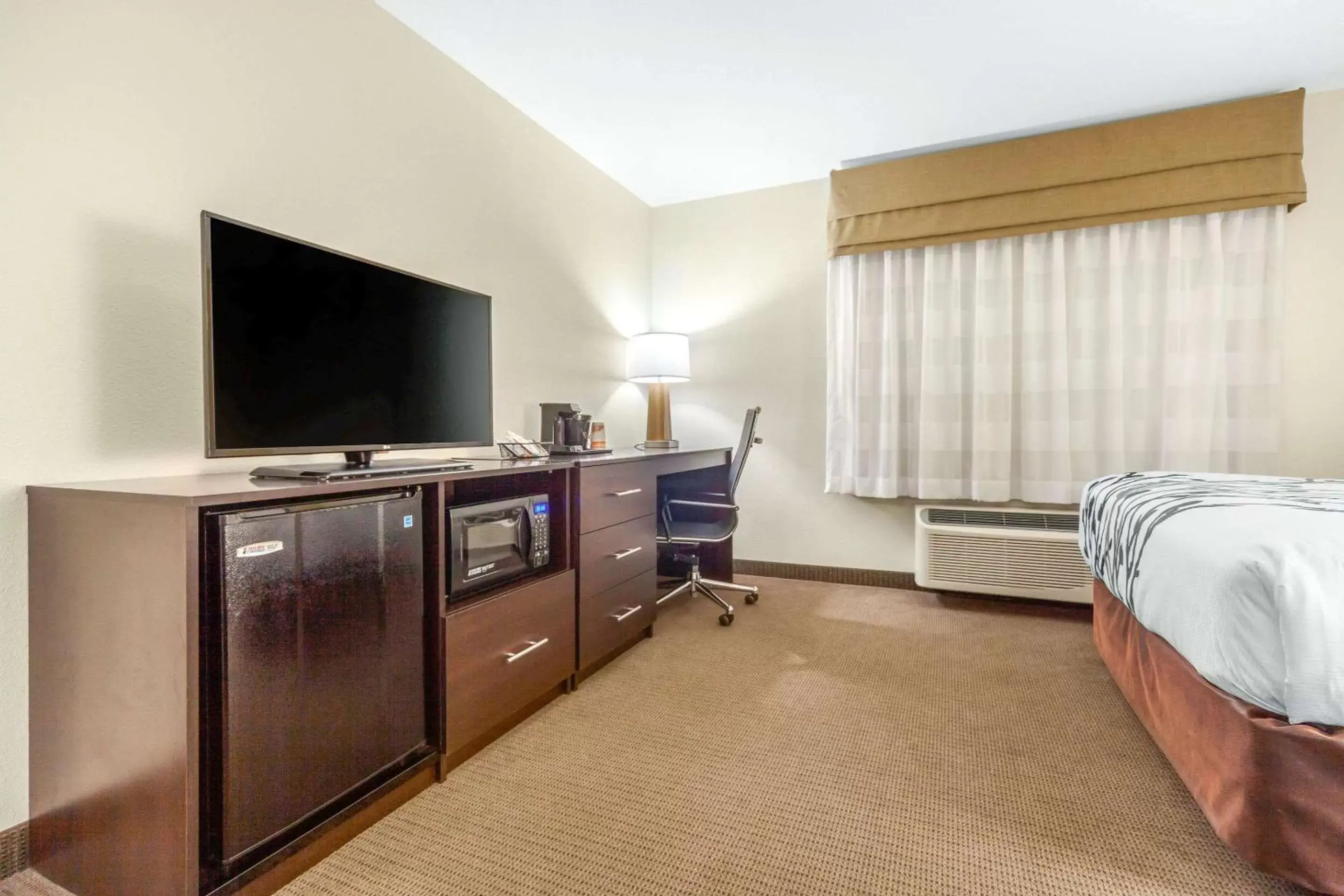 Photo of the whole room, TV/Entertainment Center in Sleep Inn & Suites Lincoln University Area