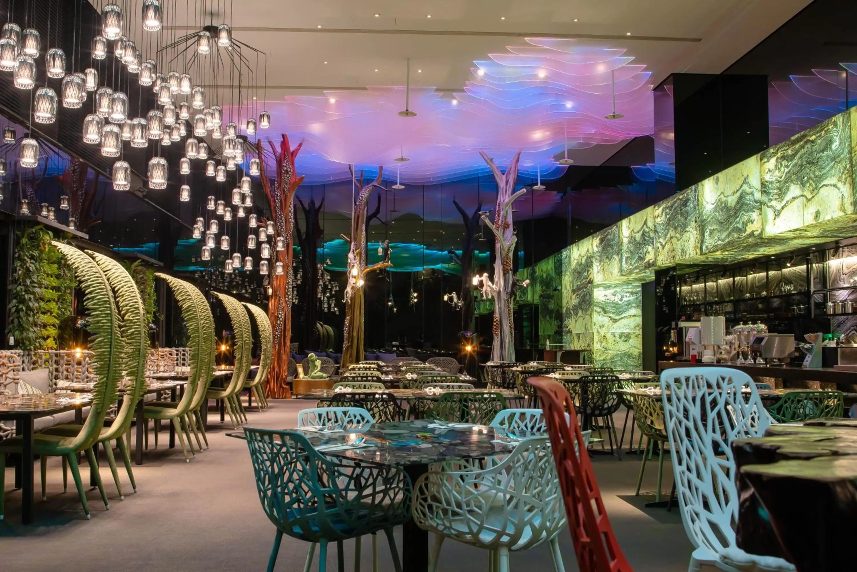 Restaurant/places to eat in arTree hotel