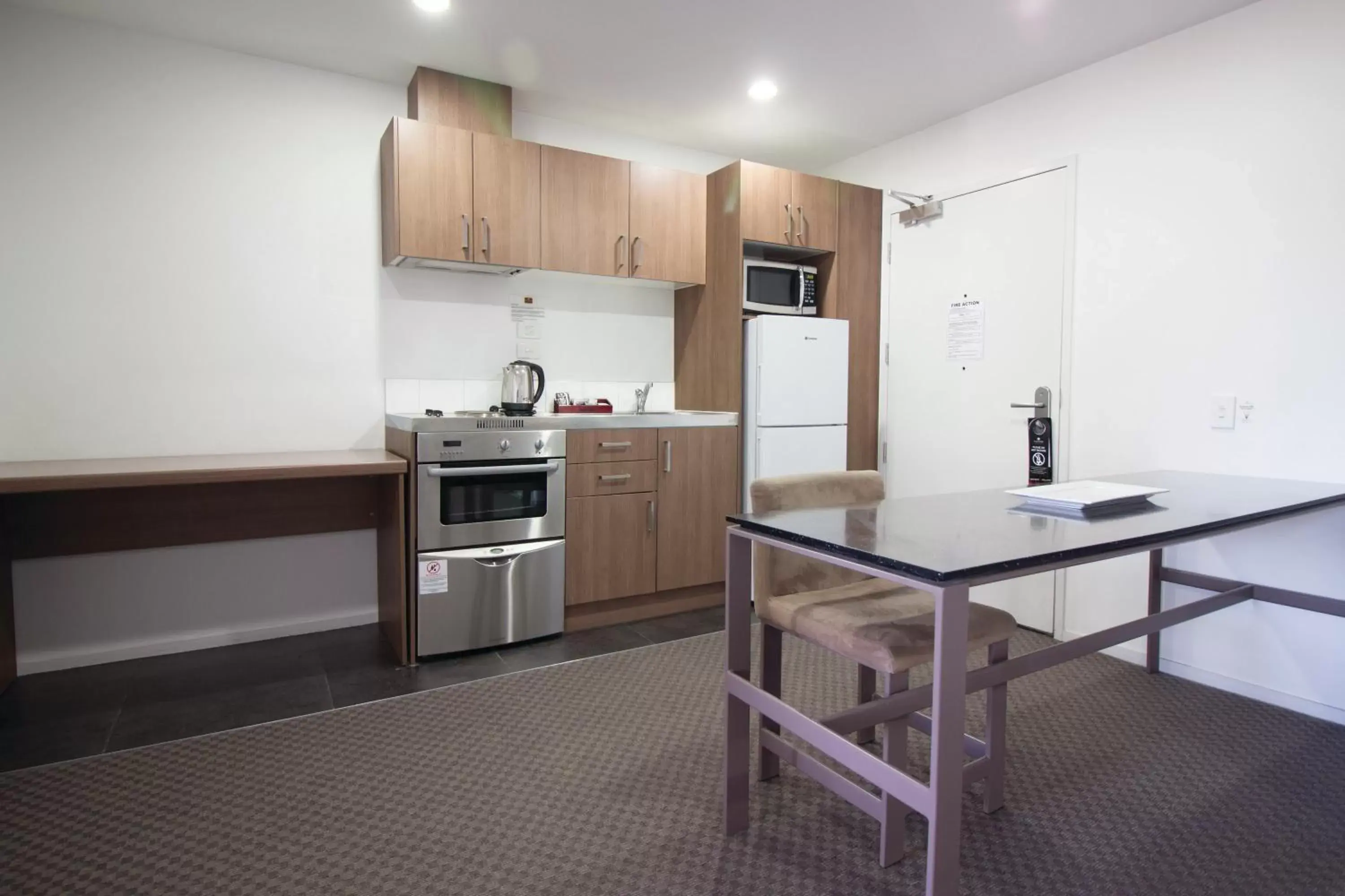 Coffee/tea facilities, Kitchen/Kitchenette in Nesuto St Martins Apartment Hotel