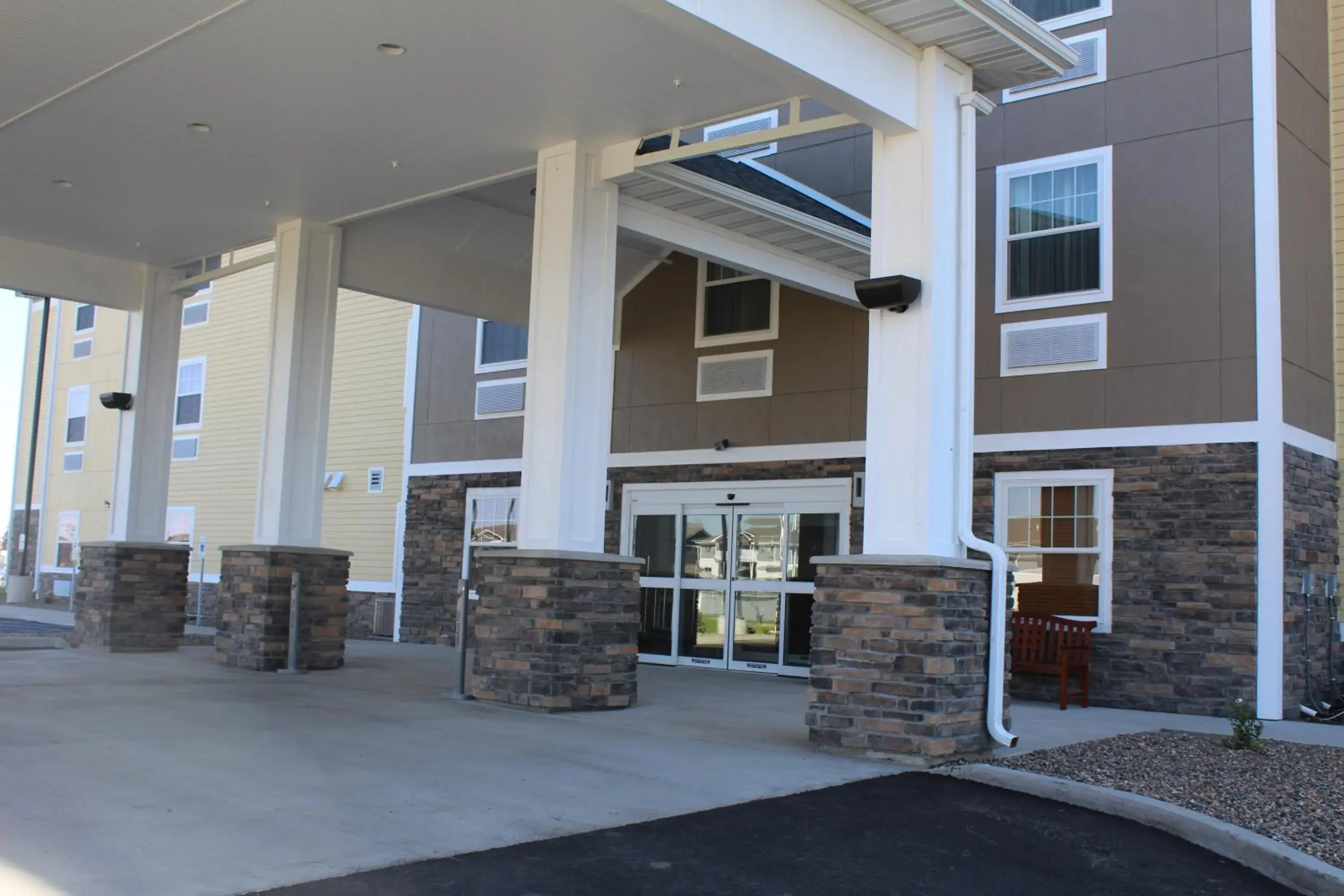 Facade/entrance in MainStay Suites Watford City - Event Center