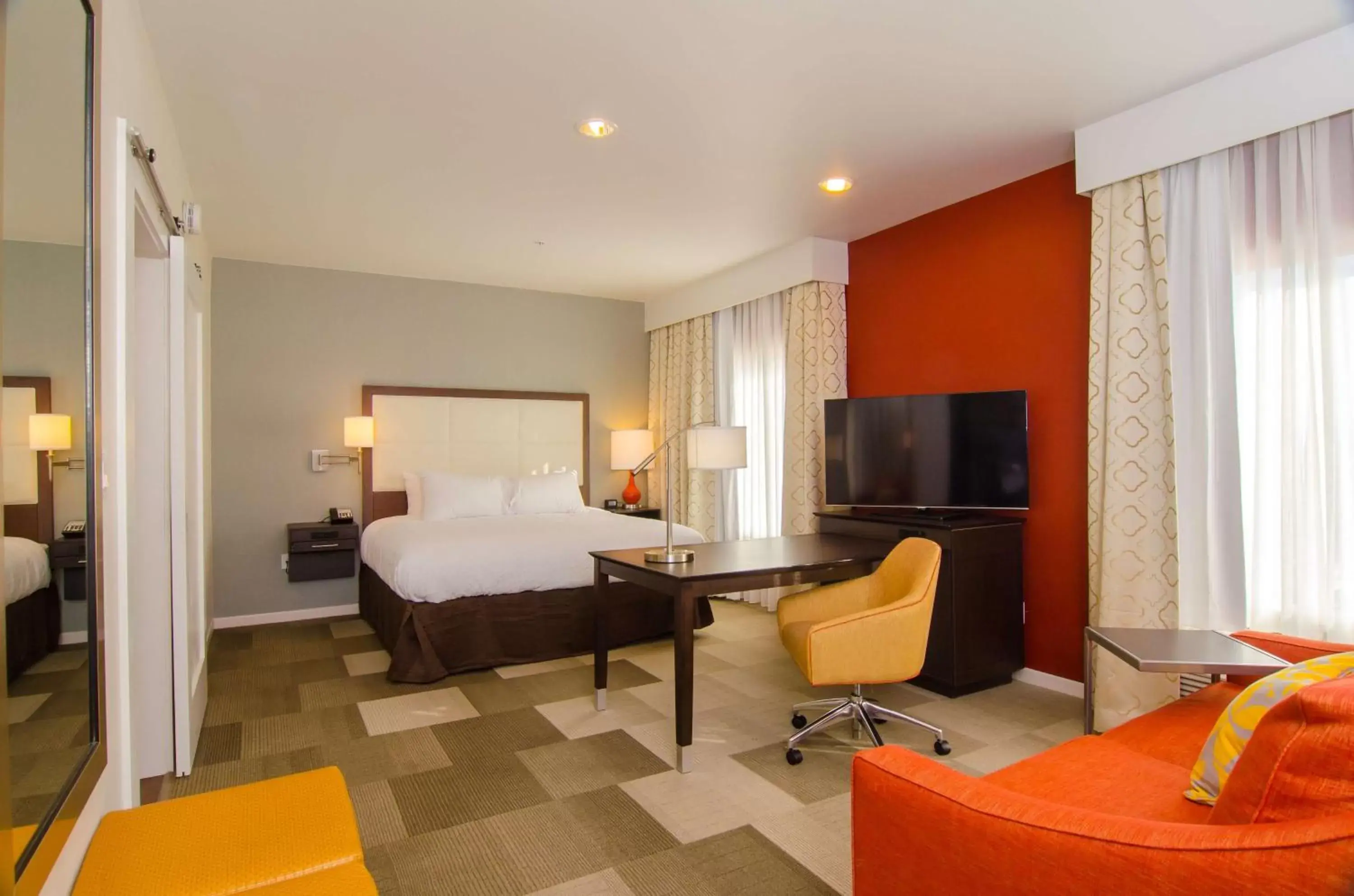 Bed in Hampton Inn & Suites Huntsville