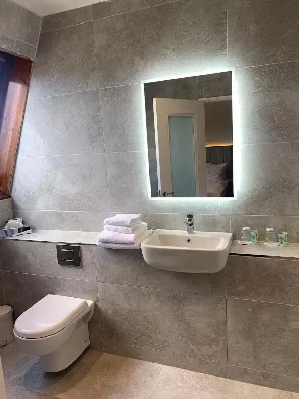 Bathroom in Sligo City Hotel