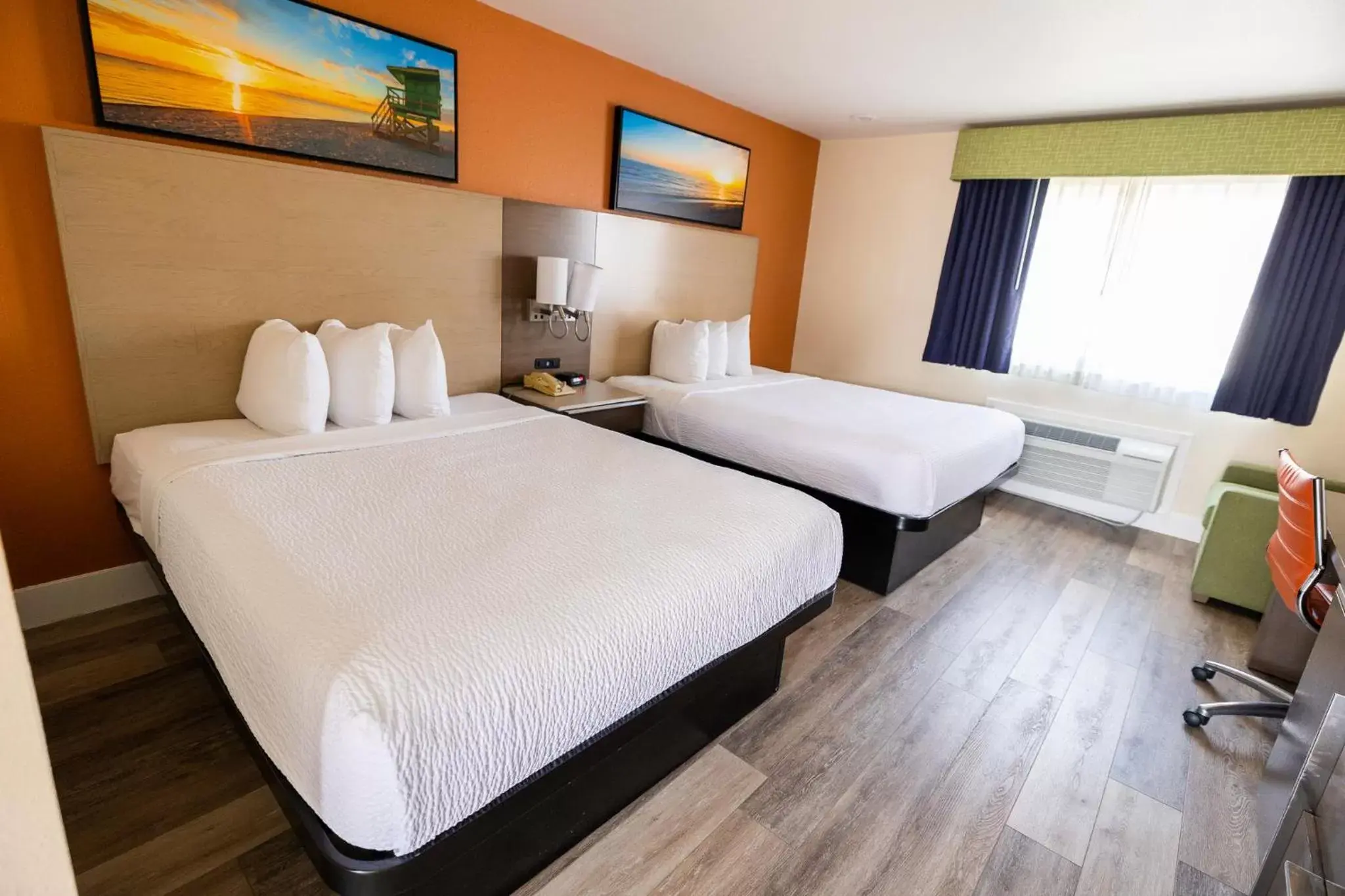 Photo of the whole room, Bed in Days Inn by Wyndham Monterey Downtown Photo of the whole room, Bed in Days Inn by Wyndham Monterey Downtown