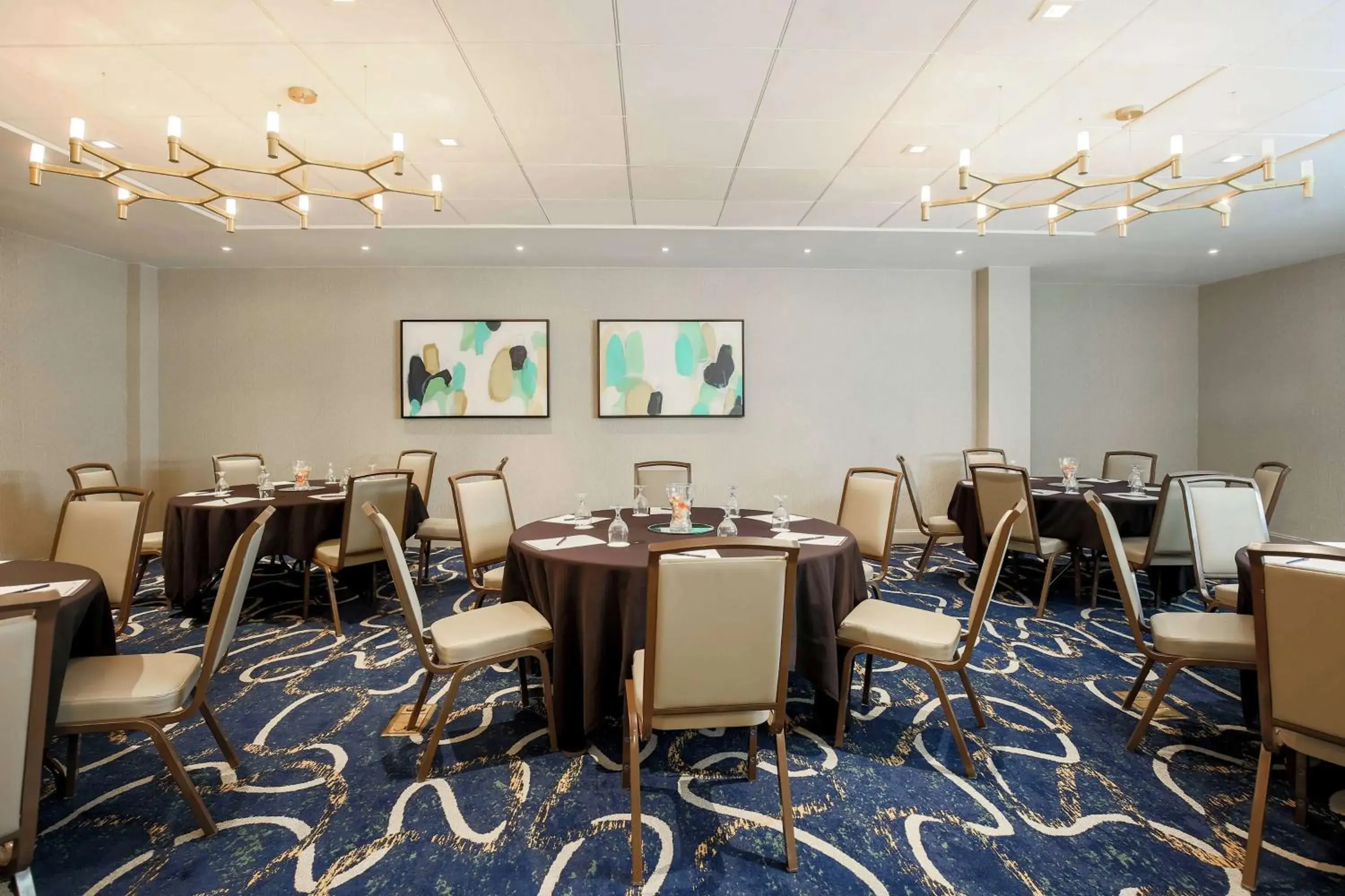 Meeting/conference room, Restaurant/Places to Eat in DoubleTree by Hilton Austin-University Area