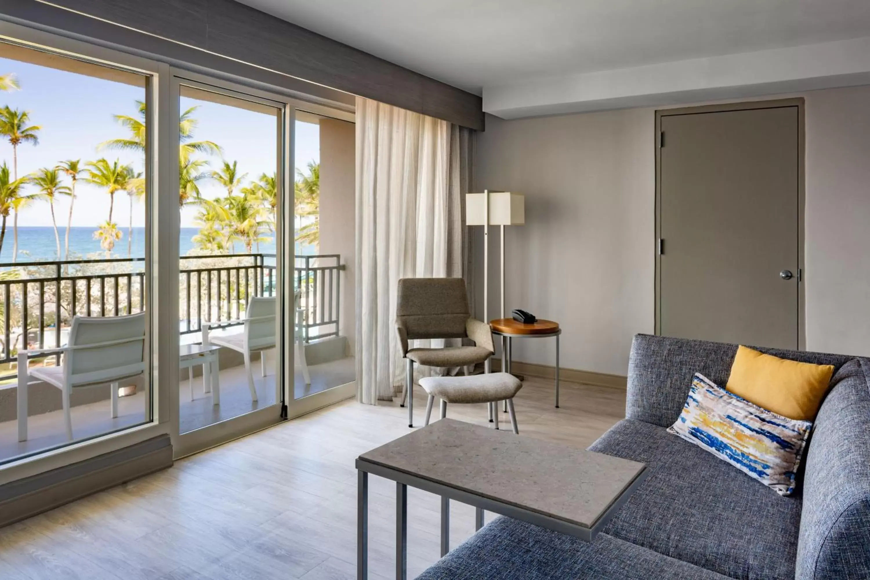 Bedroom, Seating Area in San Juan Marriott Resort and Stellaris Casino