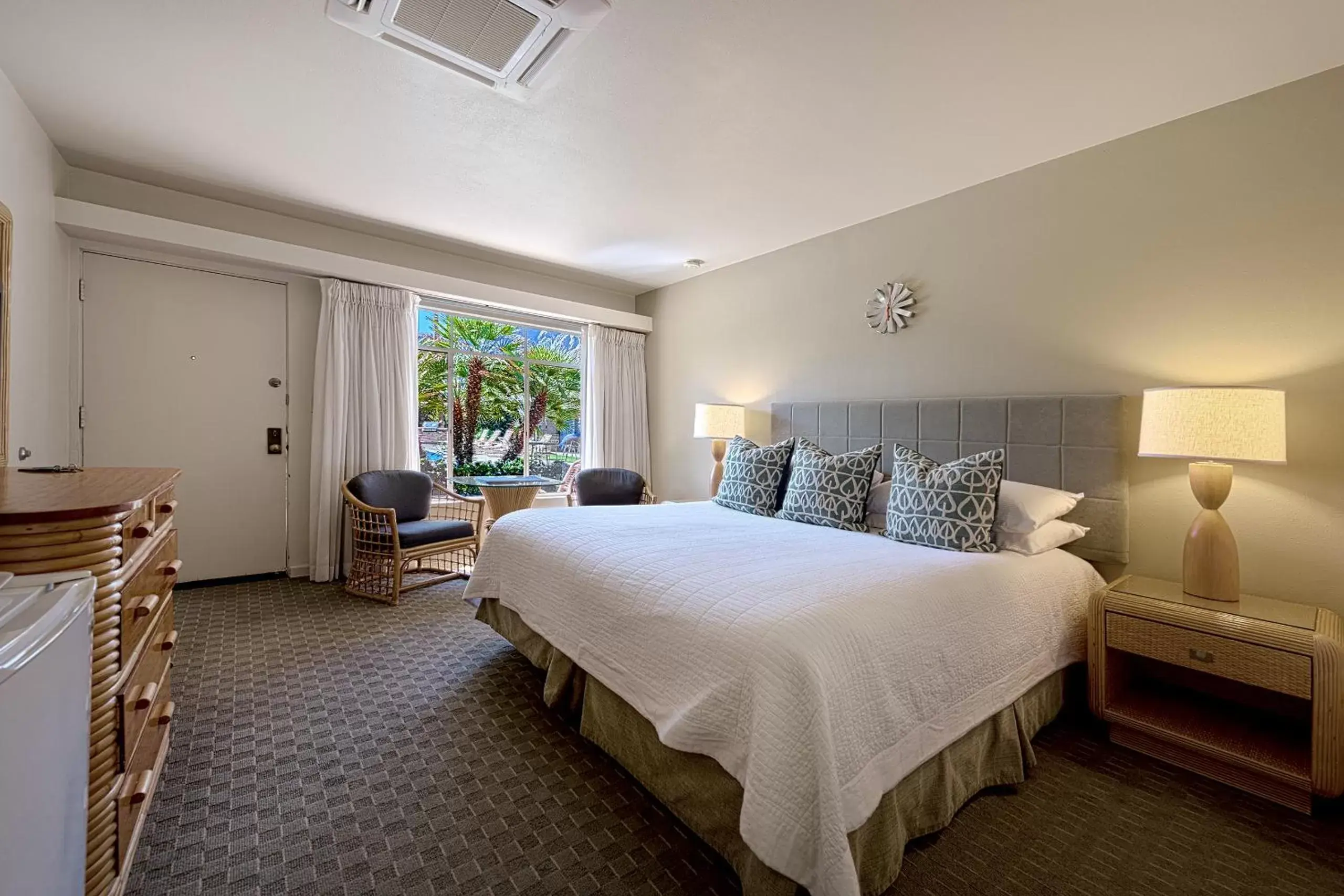 Photo of the whole room, Bed in Desert Hills - 21 and Over Photo of the whole room, Bed in Desert Hills - 21 and Over