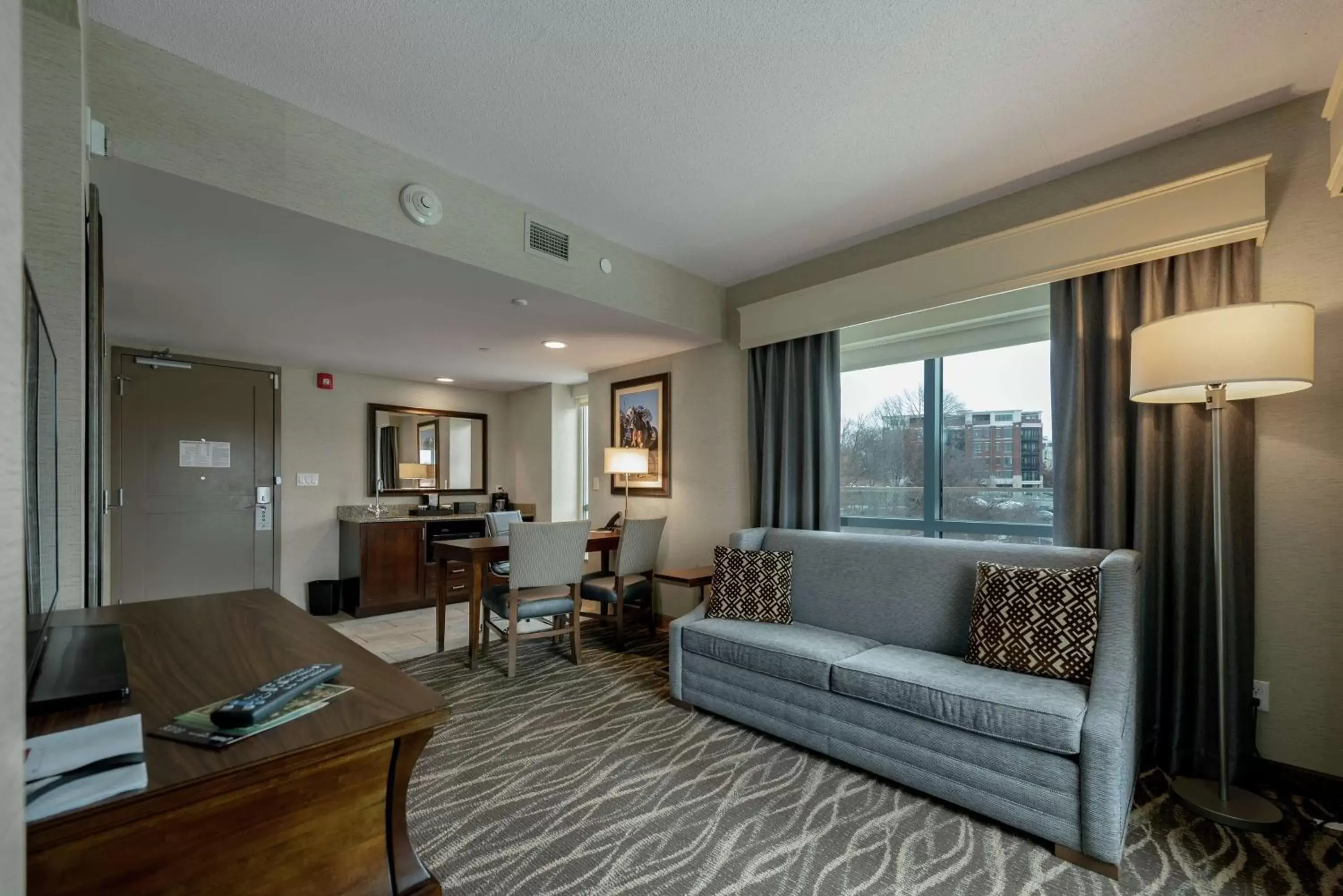 Bedroom, Seating Area in Embassy Suites Saratoga Springs
