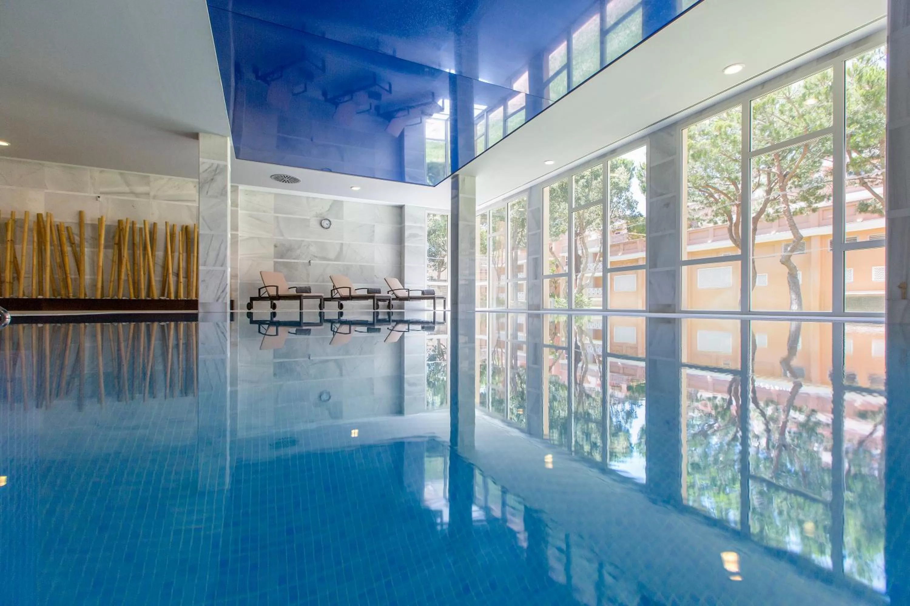 Swimming pool in Hipotels Playa La Barrosa - Adults Only