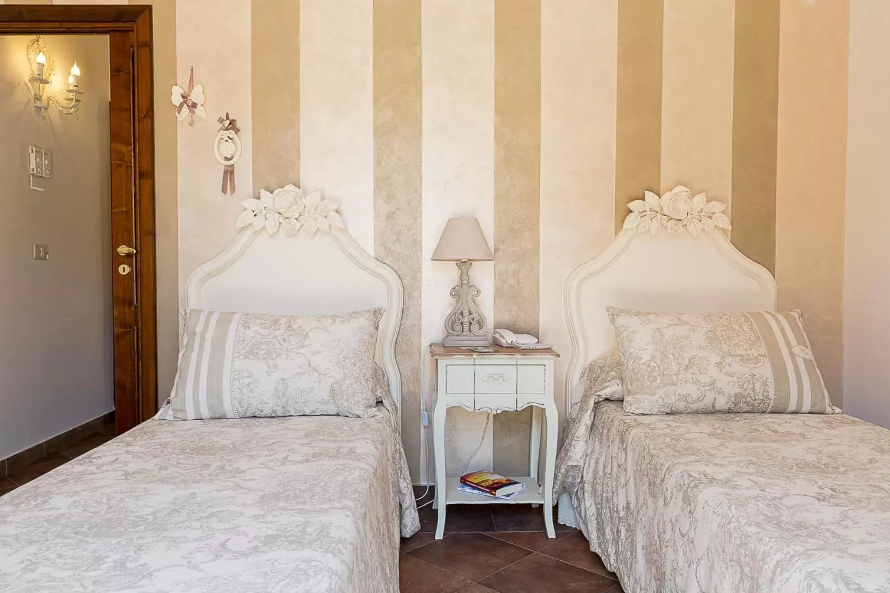 Photo of the whole room, Bed in Hotel Villa Calandrino