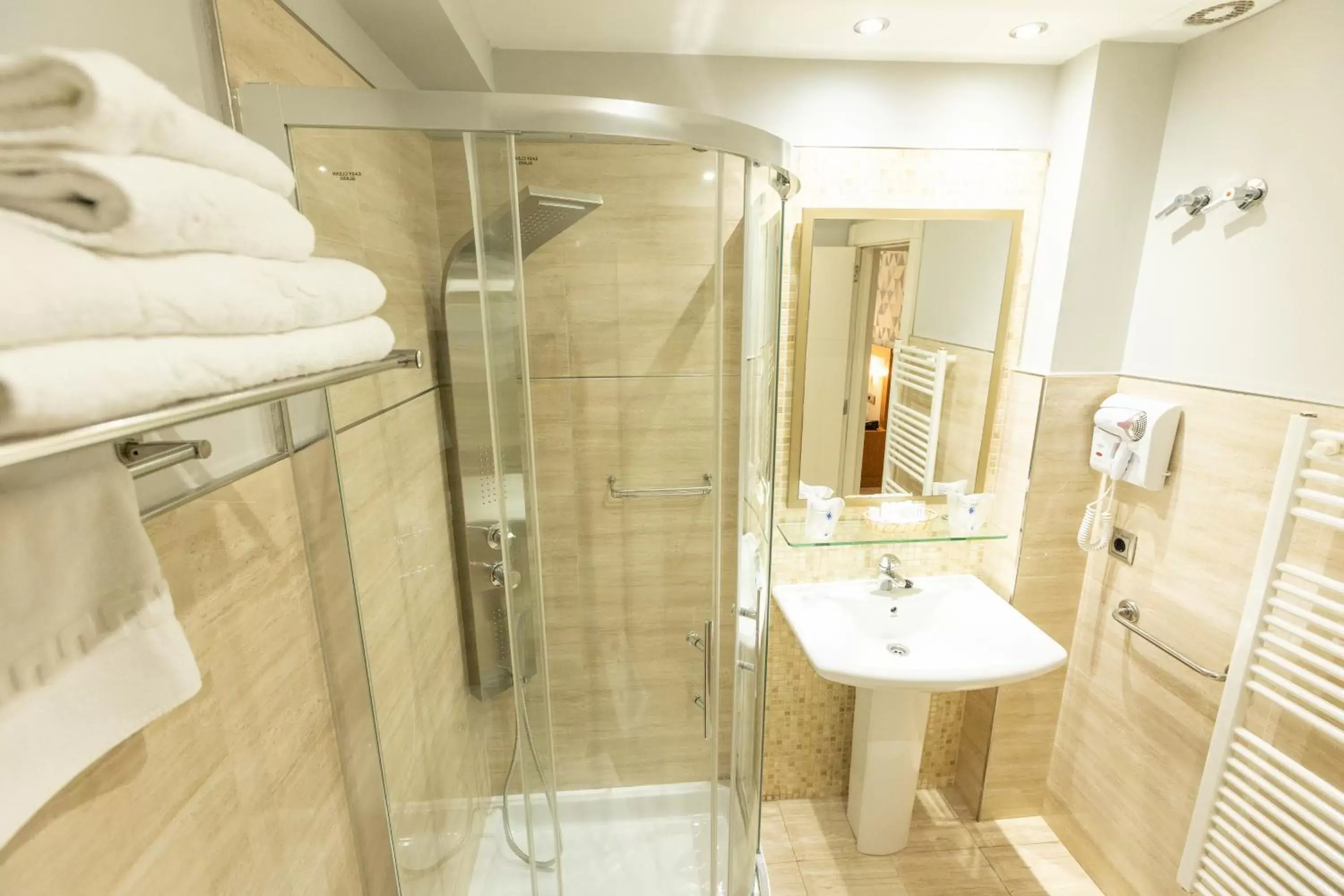Bathroom in Hotel Montedobra