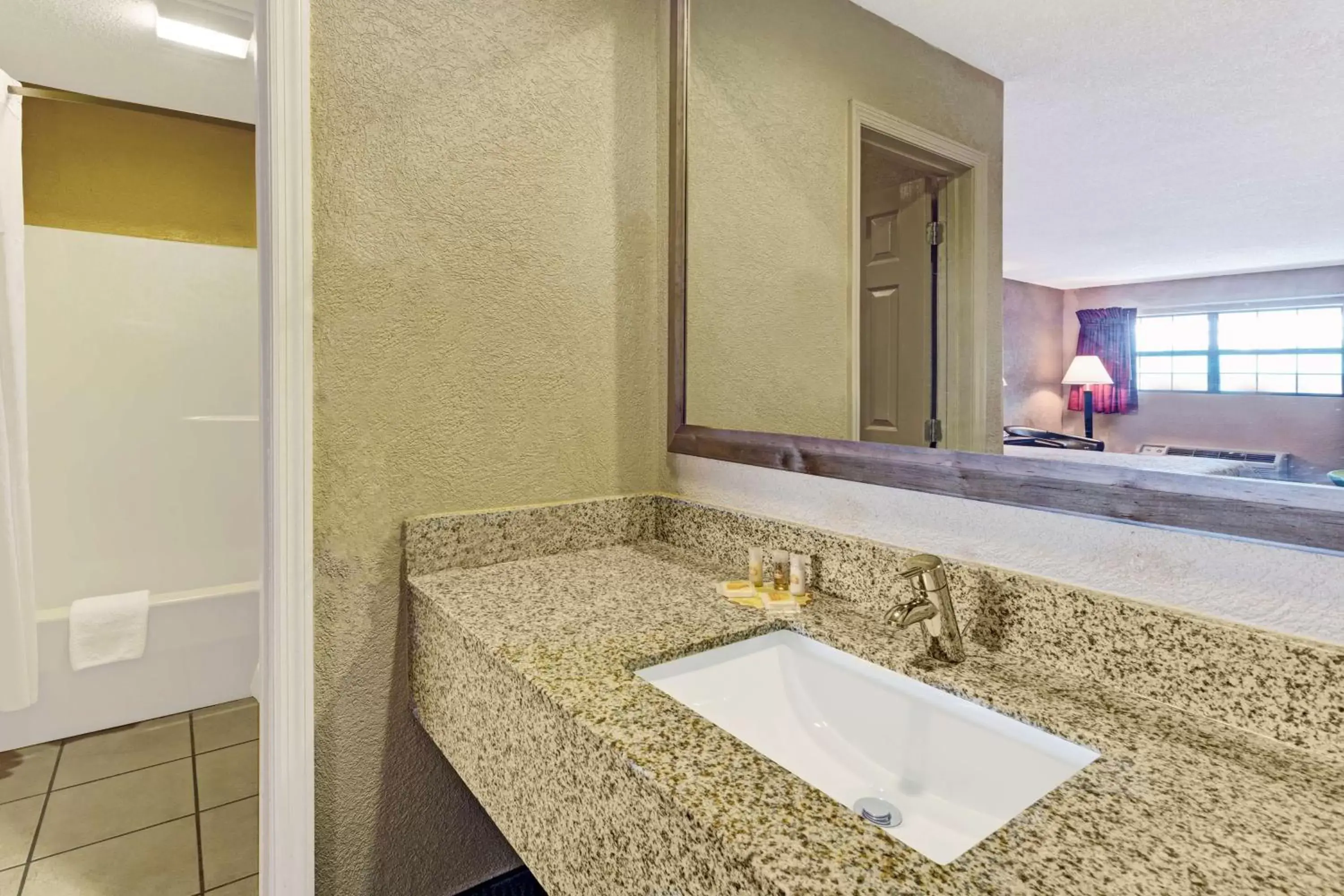 King Room - Disability Access - Non-Smoking in Days Inn by Wyndham Cherokee Near Casino King Room - Disability Access - Non-Smoking in Days Inn by Wyndham Cherokee Near Casino