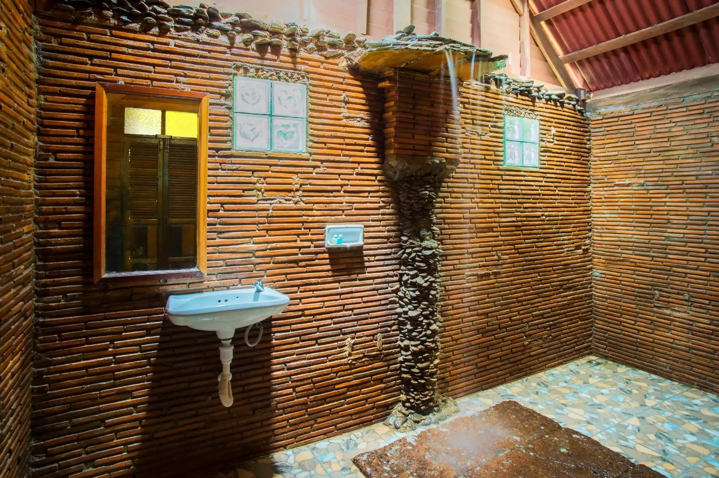 Bathroom in Art's Riverview Lodge