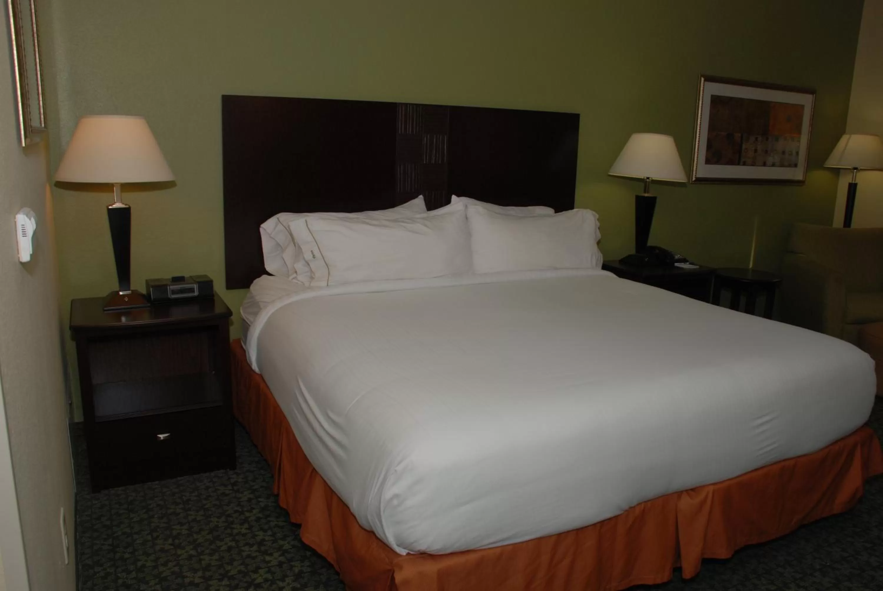Photo of the whole room, Bed in Holiday Inn Express & Suites Covington by IHG