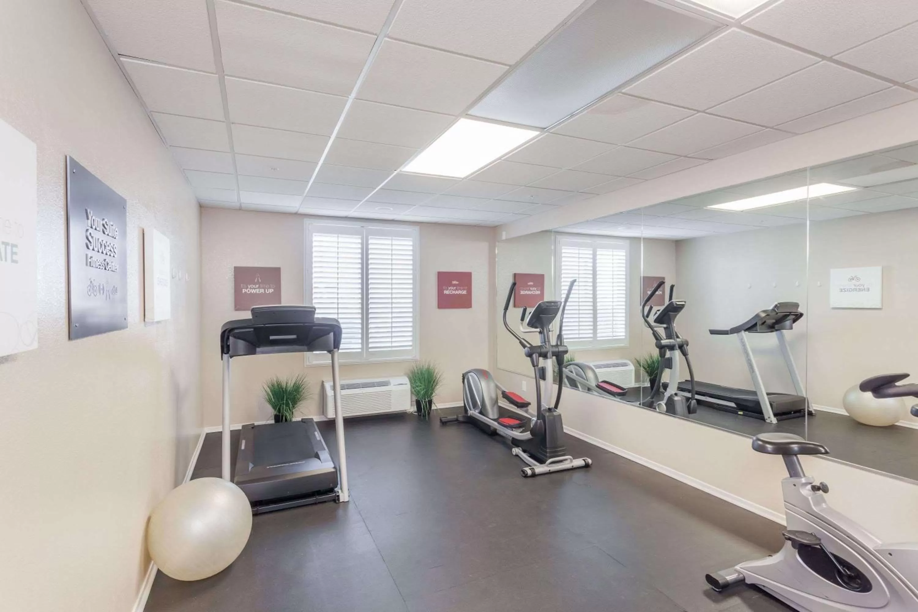 Fitness centre/facilities in Hawthorn Suites