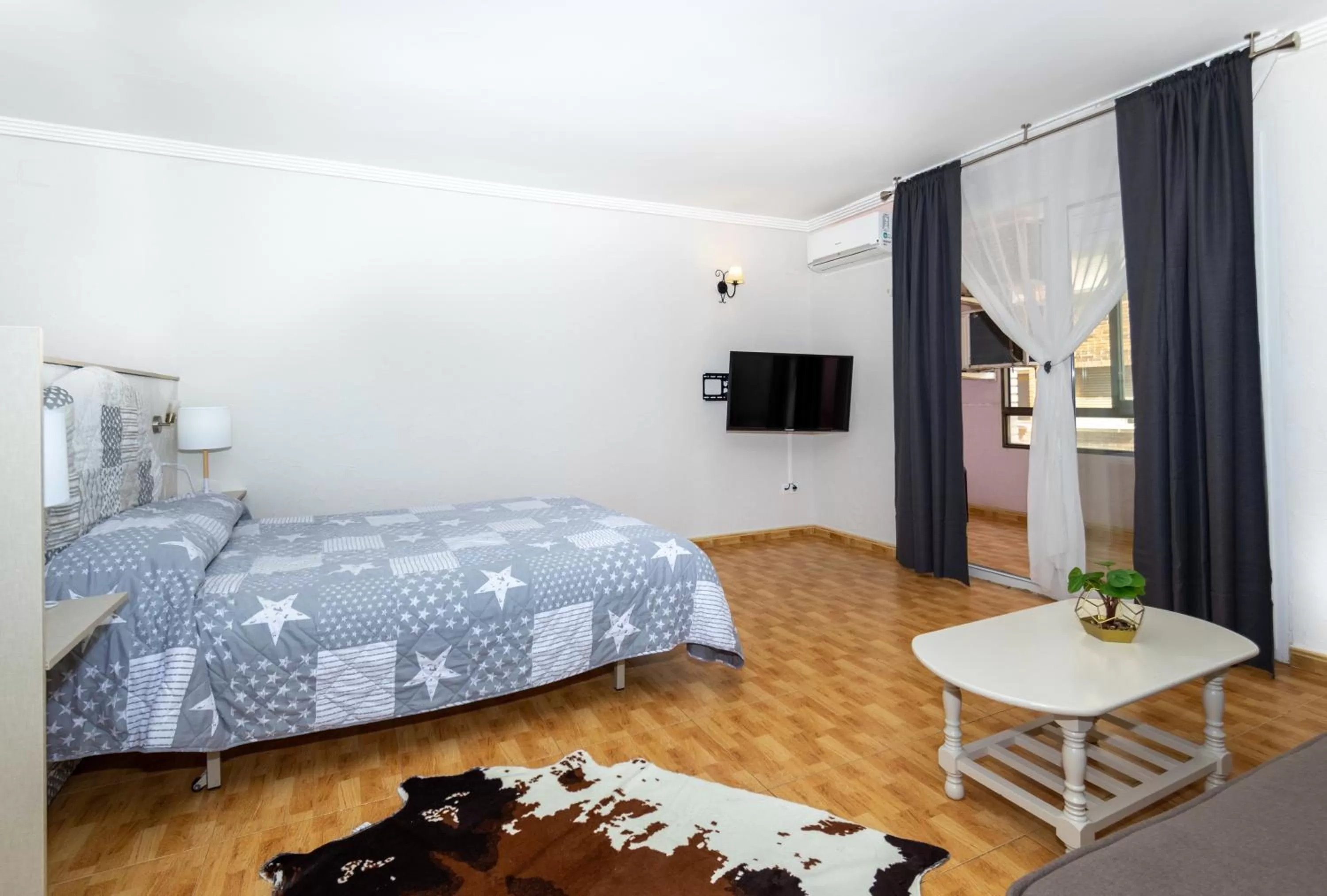 View (from property/room), Bed in Unique Hotel Apartments