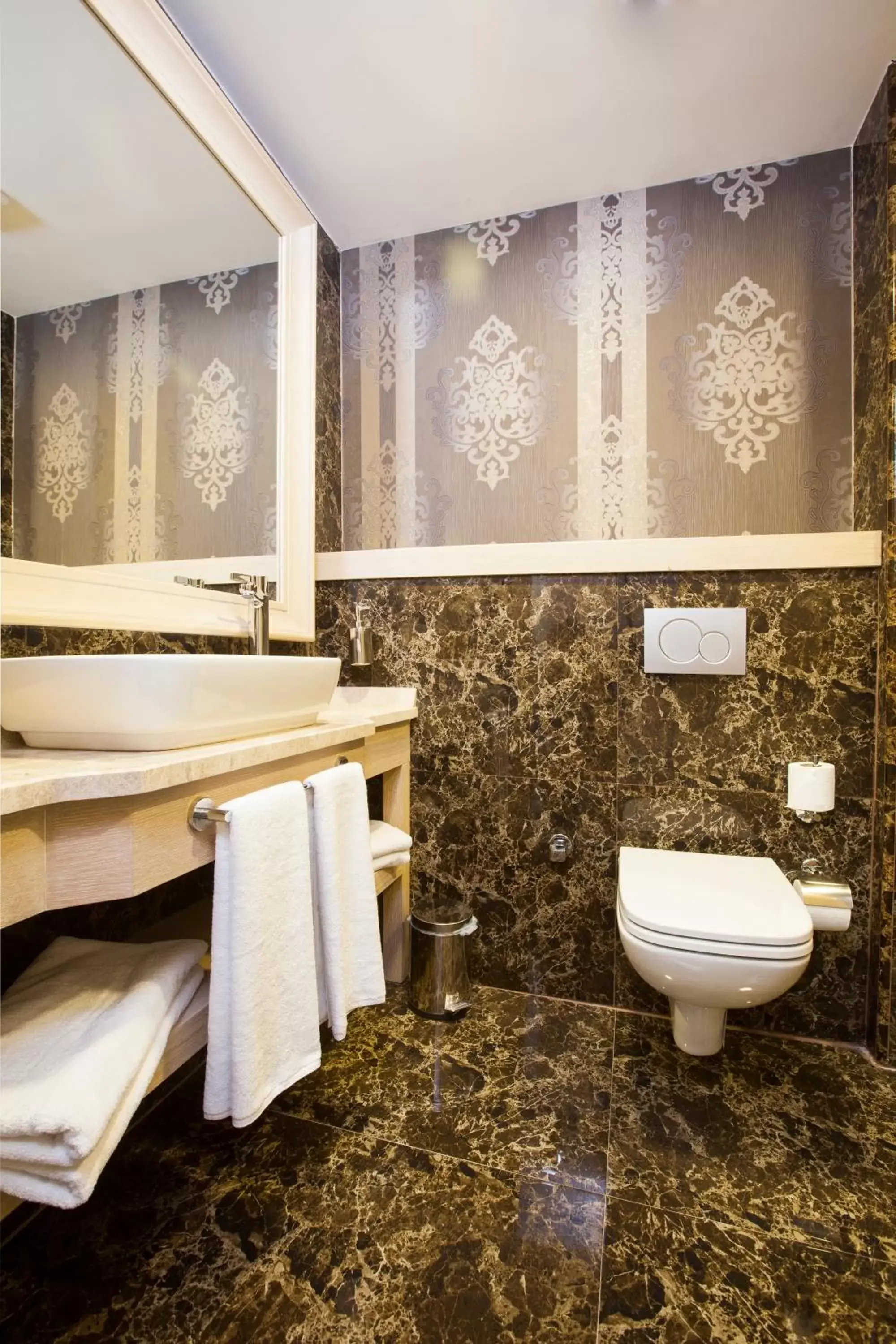 Property building, Bathroom in The Conforium Hotel İstanbul