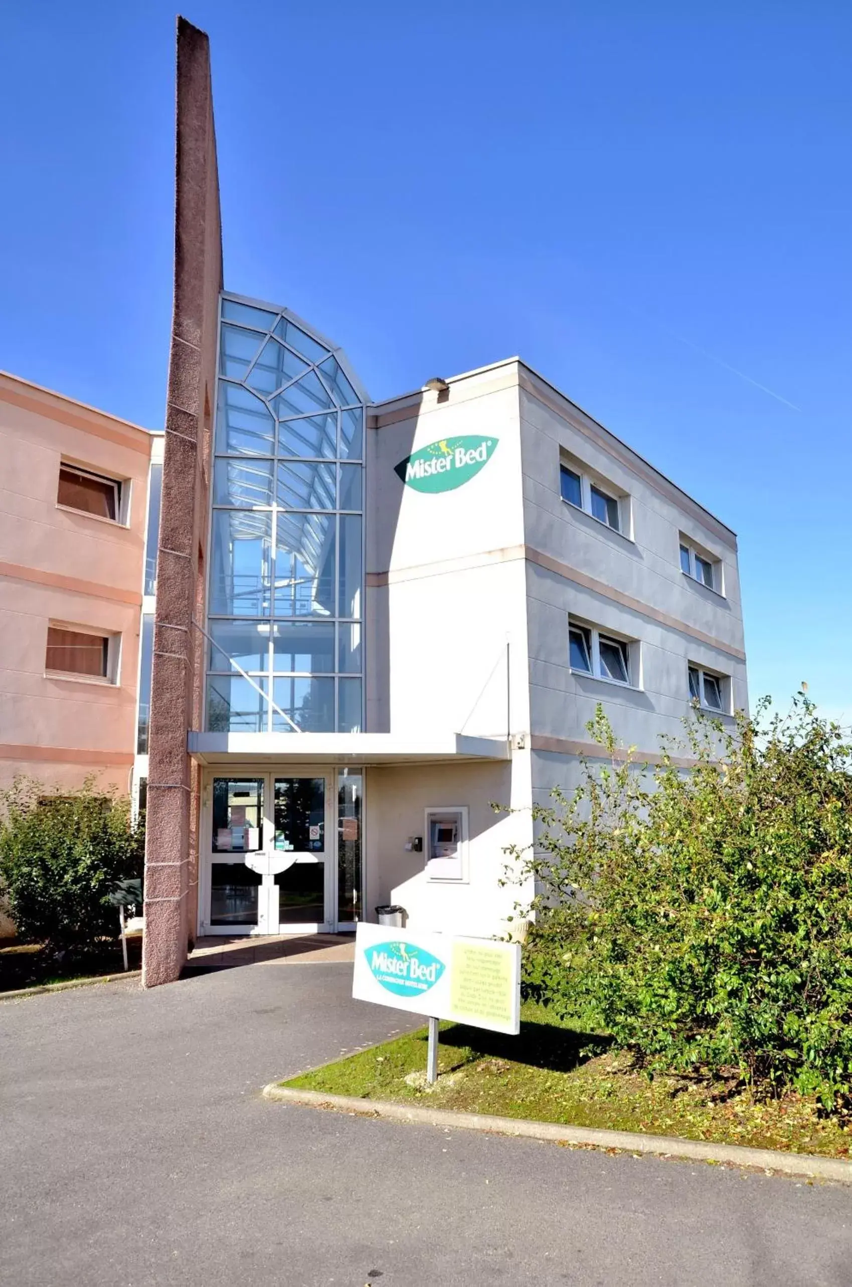 Facade/entrance in Mister Bed Chambray Les Tours Facade/entrance in Mister Bed Chambray Les Tours