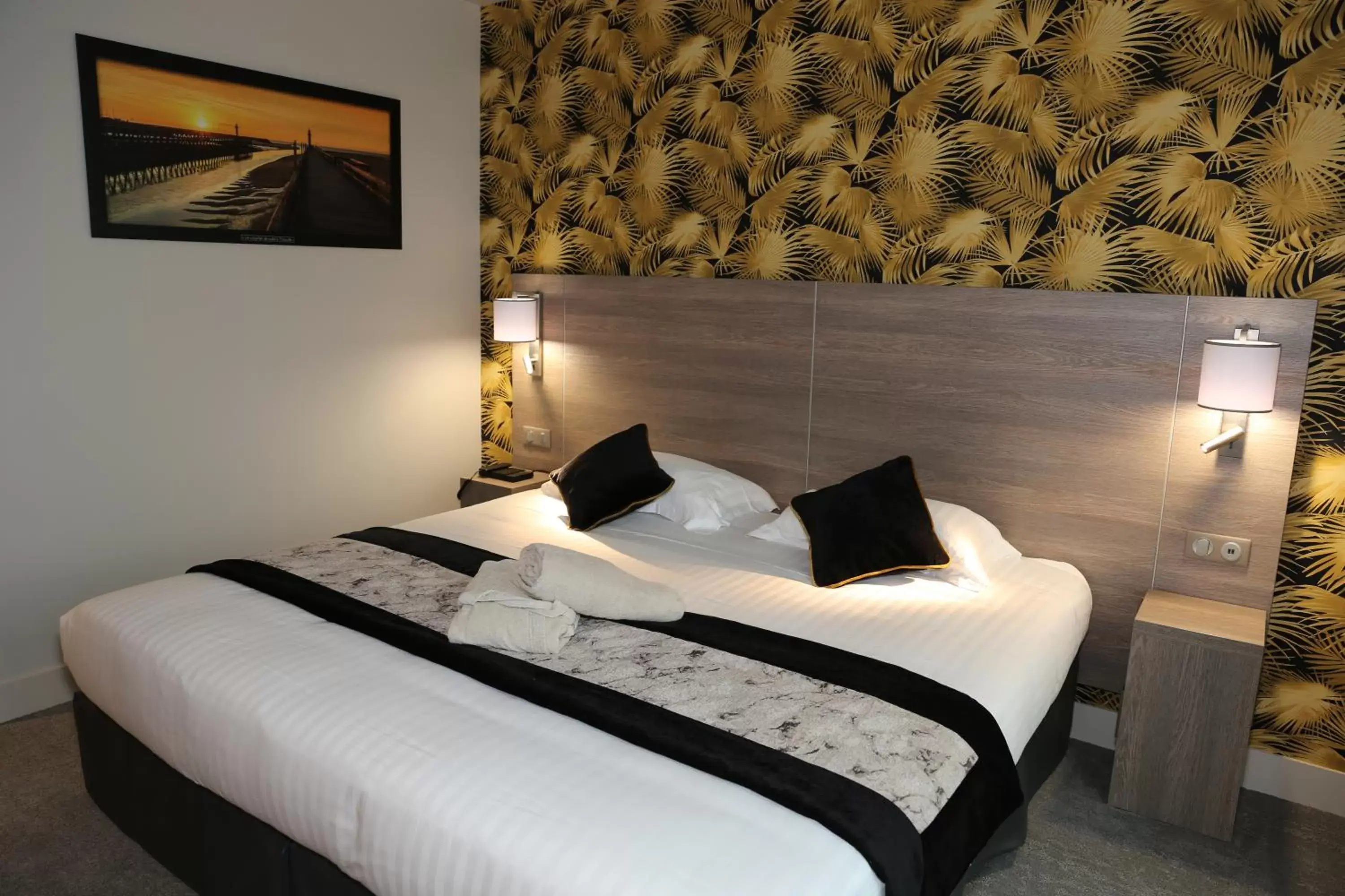 Bed in Brit Hotel Eden SPA Honfleur