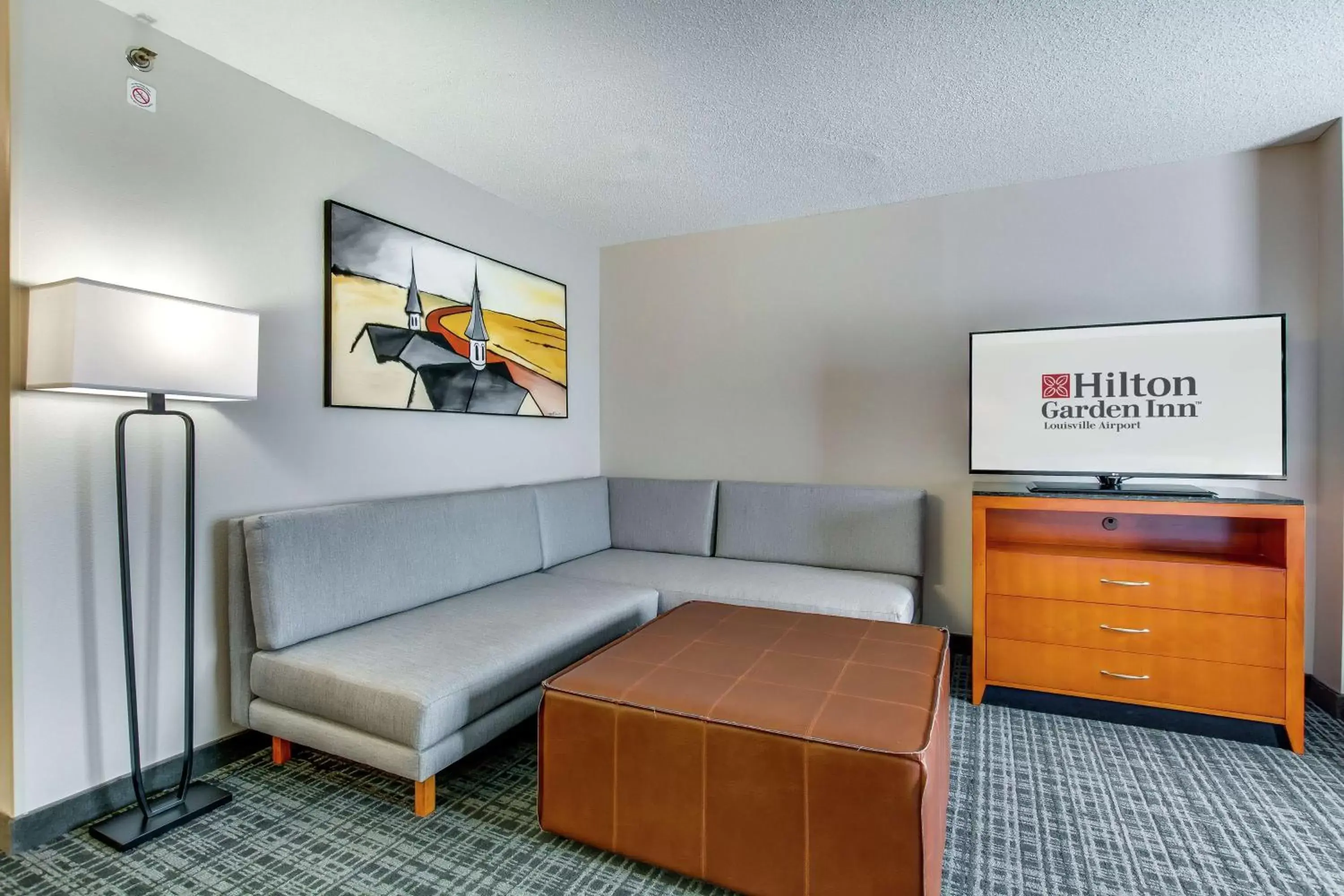 Bedroom, Seating Area in Hilton Garden Inn Louisville Airport