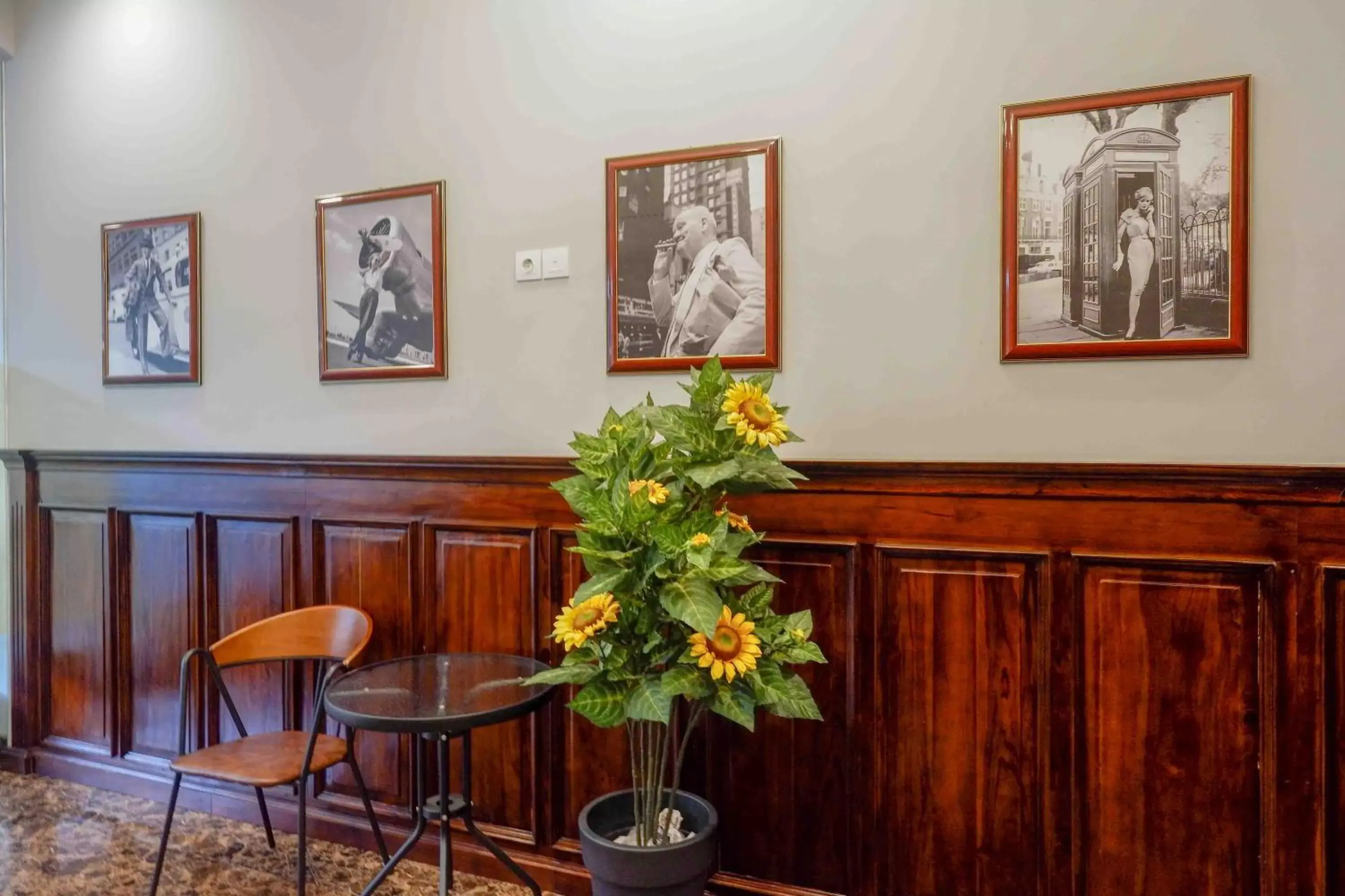 Lobby or reception in Sans Hotel Empress Simpang Lima Lobby or reception in Sans Hotel Empress Simpang Lima