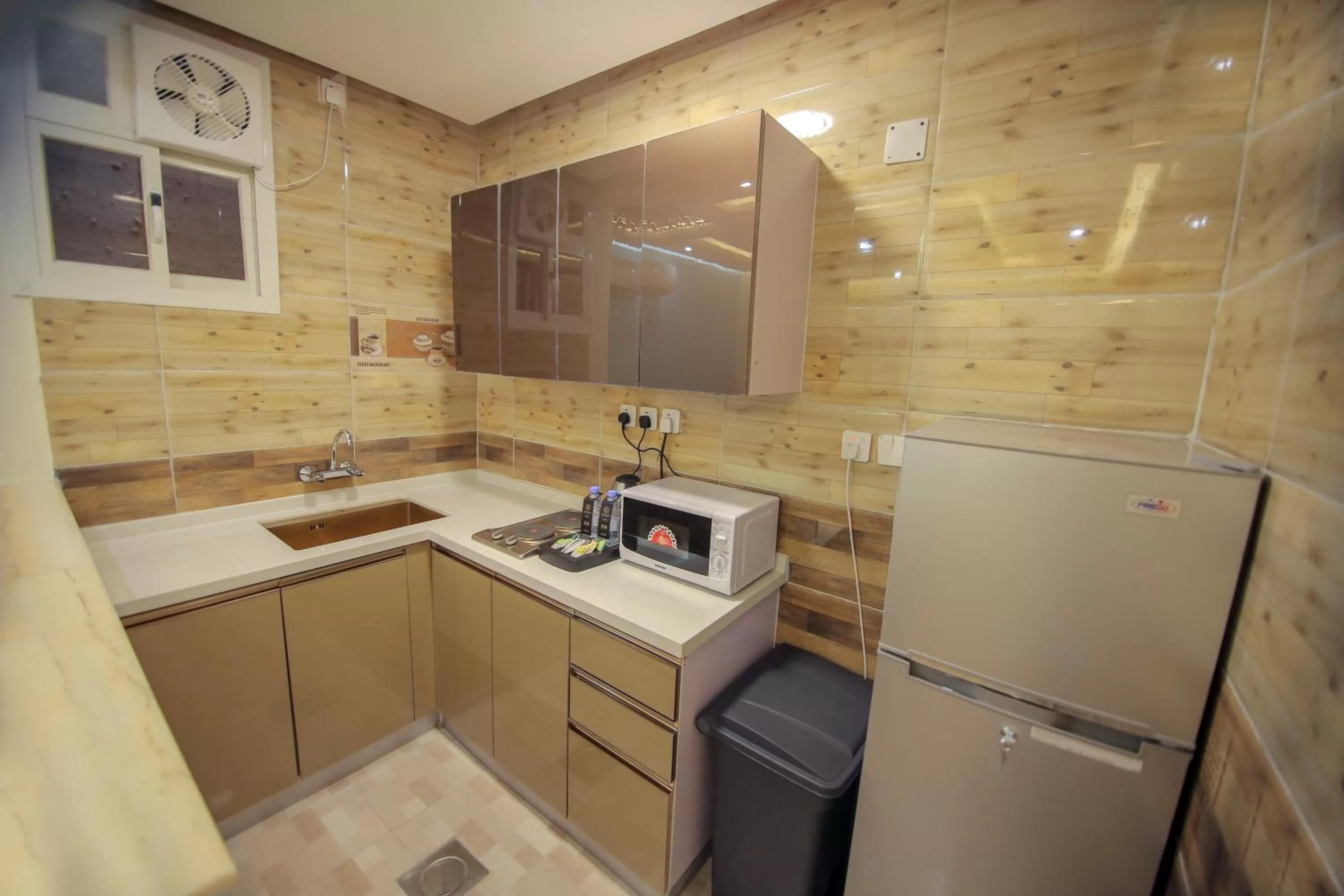 Kitchen or kitchenette in فندق جولدن نايت Golden Night Hotel
