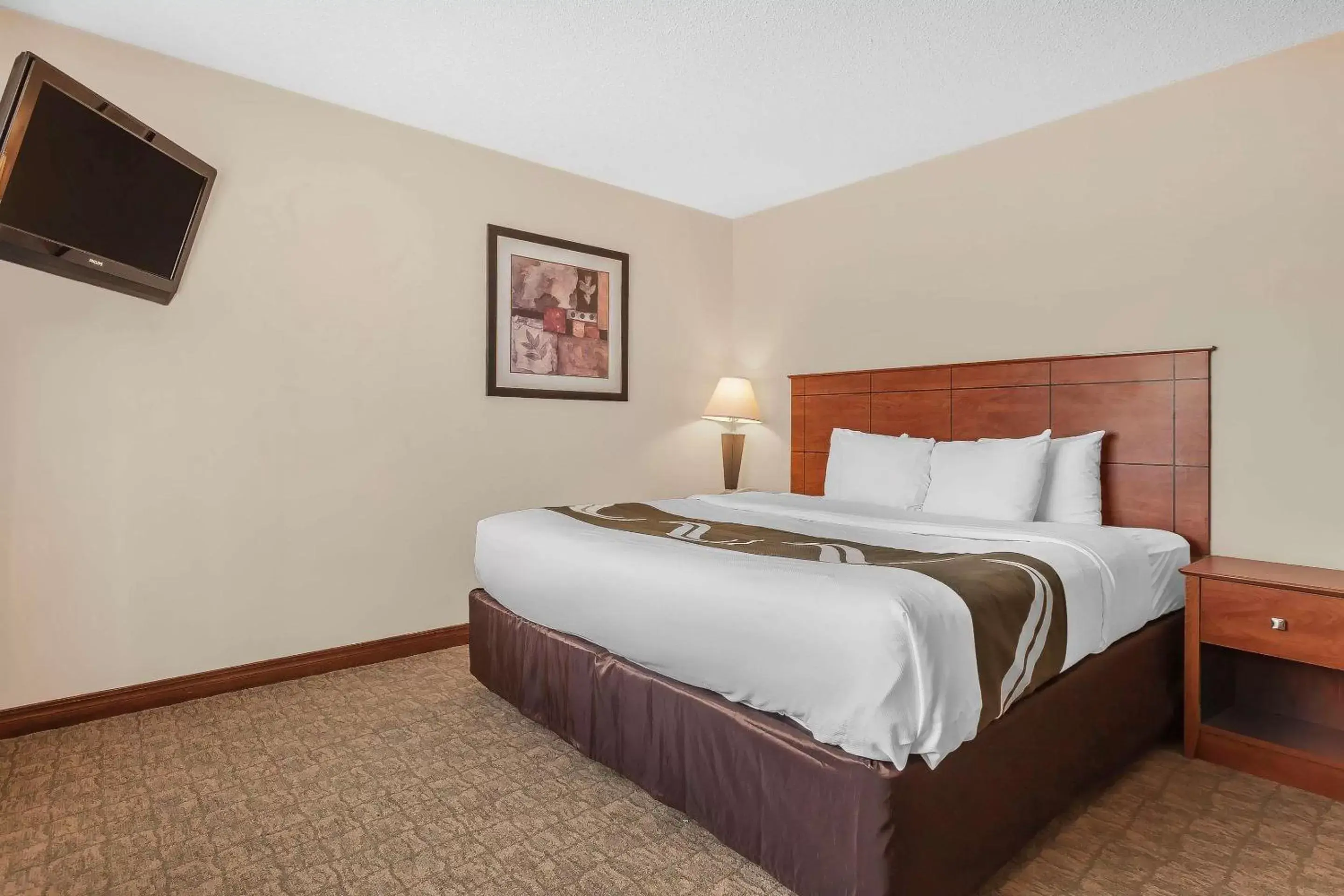 Photo of the whole room, Bed in Quality Inn & Suites Owasso US-169