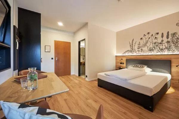 Photo of the whole room, Bed in Hotel-Landgasthof KREUZ