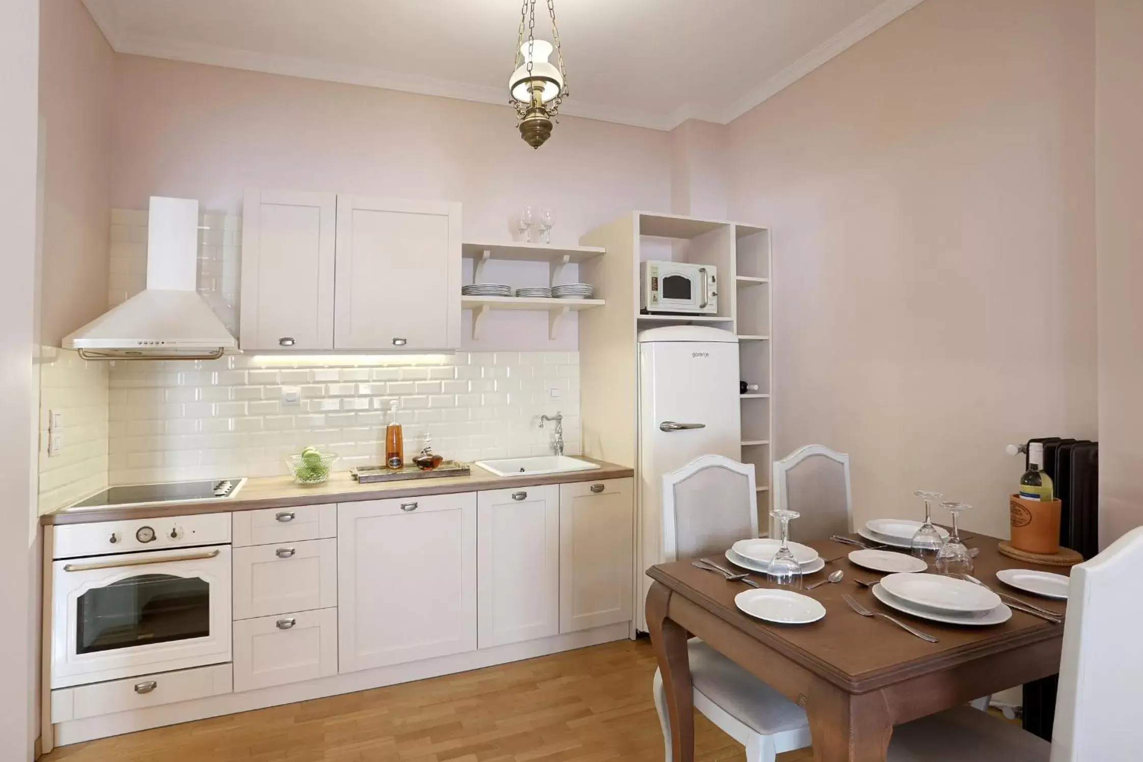 Kitchen or kitchenette, Kitchen/Kitchenette in V1935 Luxurious Apartments