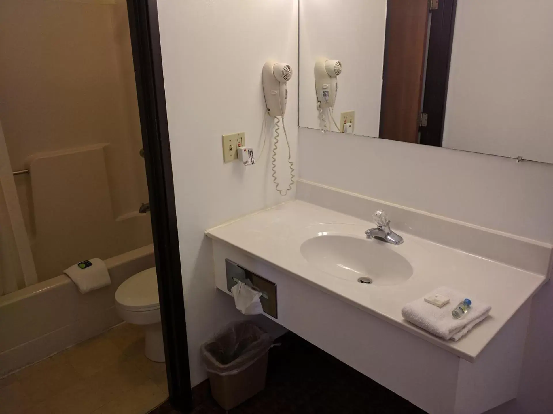Bathroom in Value Inn Harrisburg-York