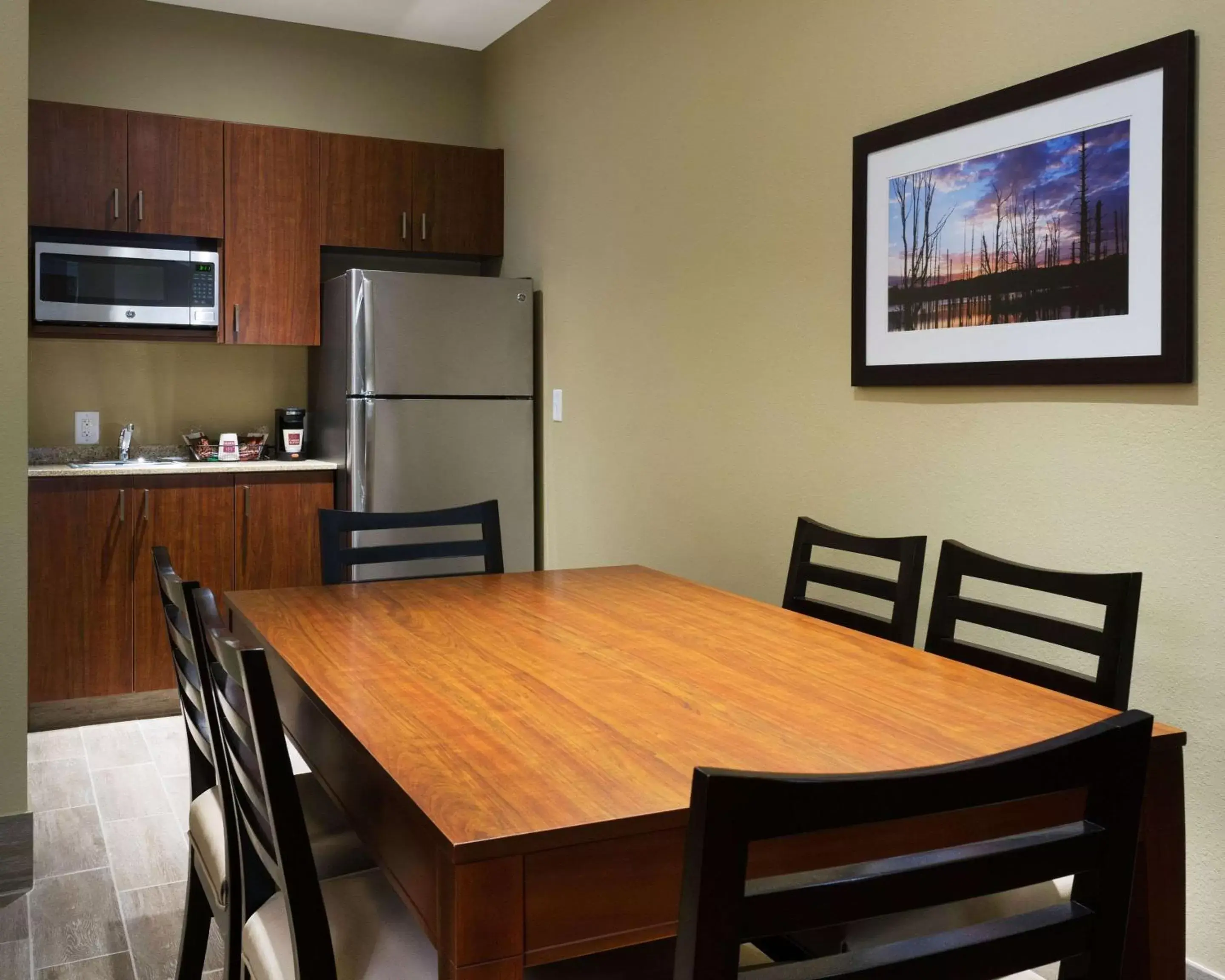 Photo of the whole room, Dining Area in Comfort Suites DuBois