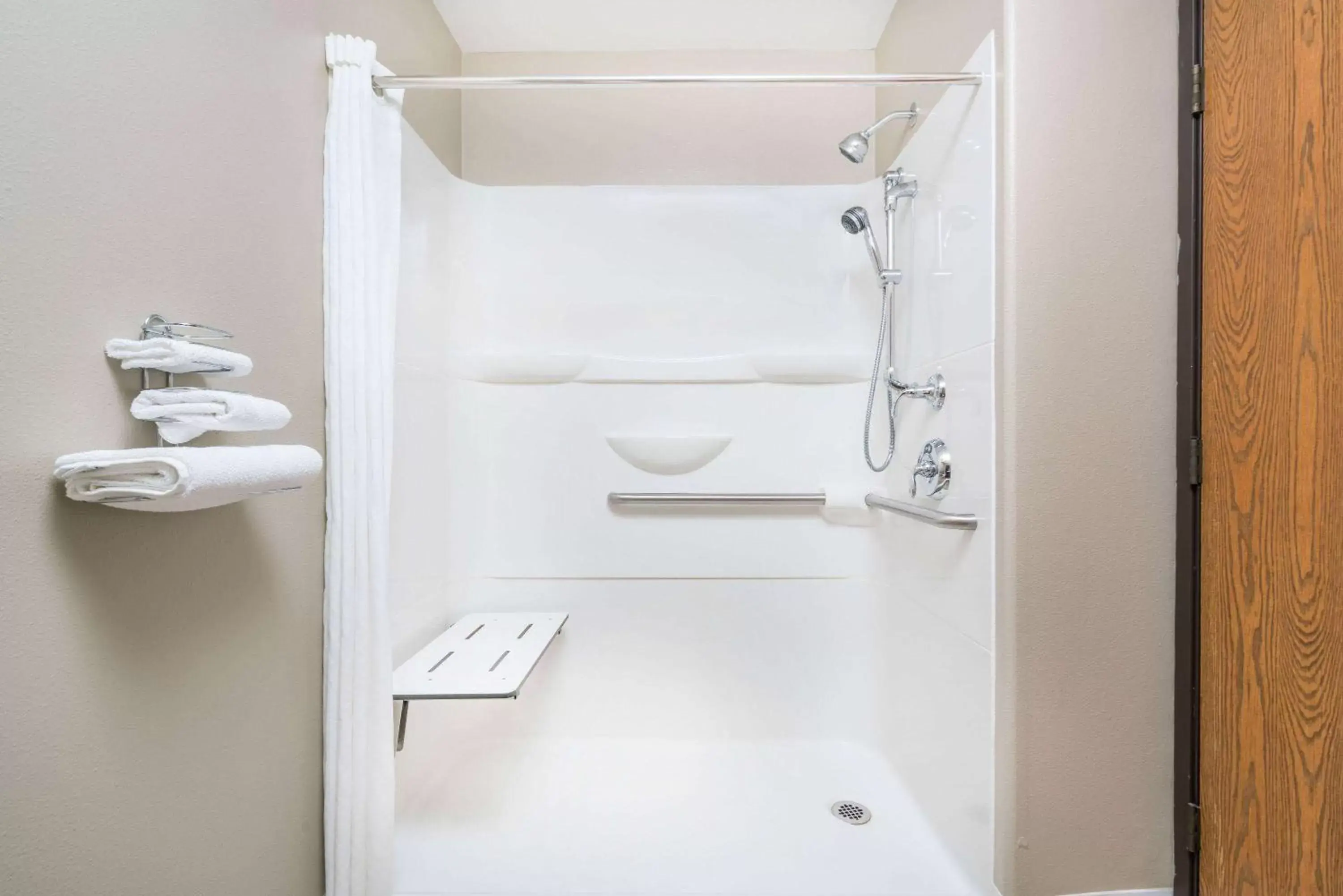 Shower, Bathroom in Super 8 by Wyndham Portage