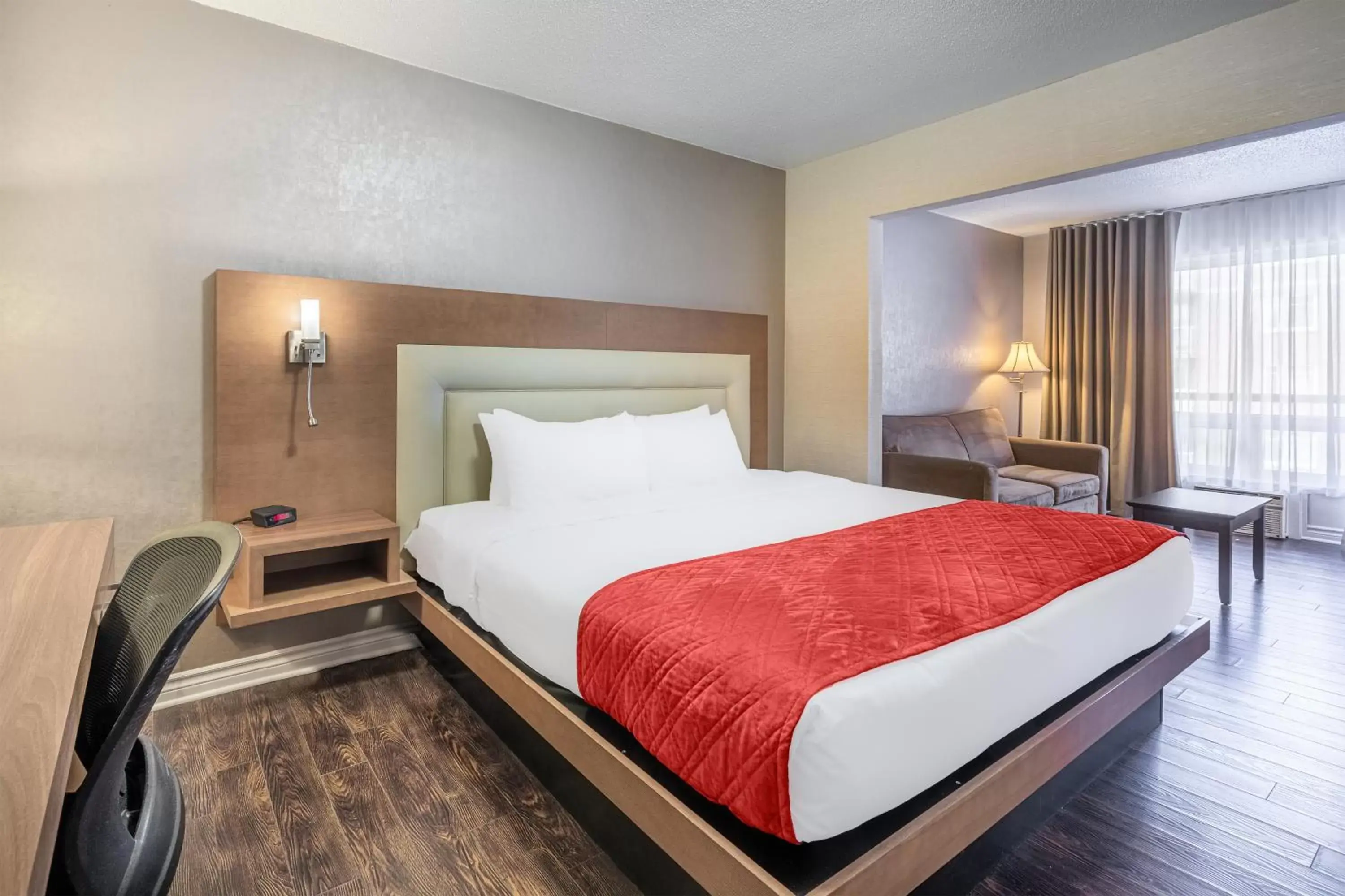 Bathroom, Bed in Hotel Universel