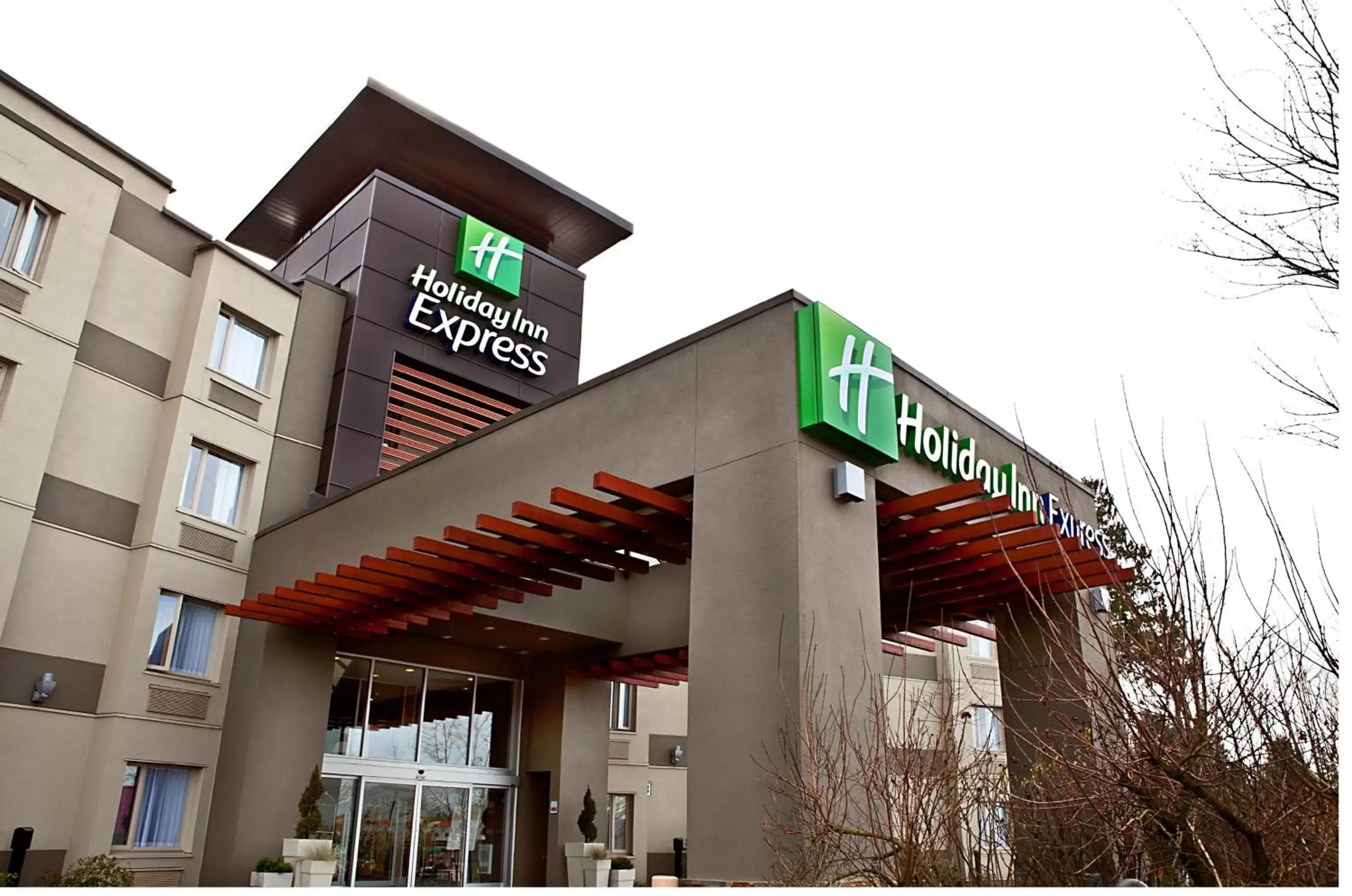 Property Building in Holiday Inn Express & Suites Langley, an IHG Hotel