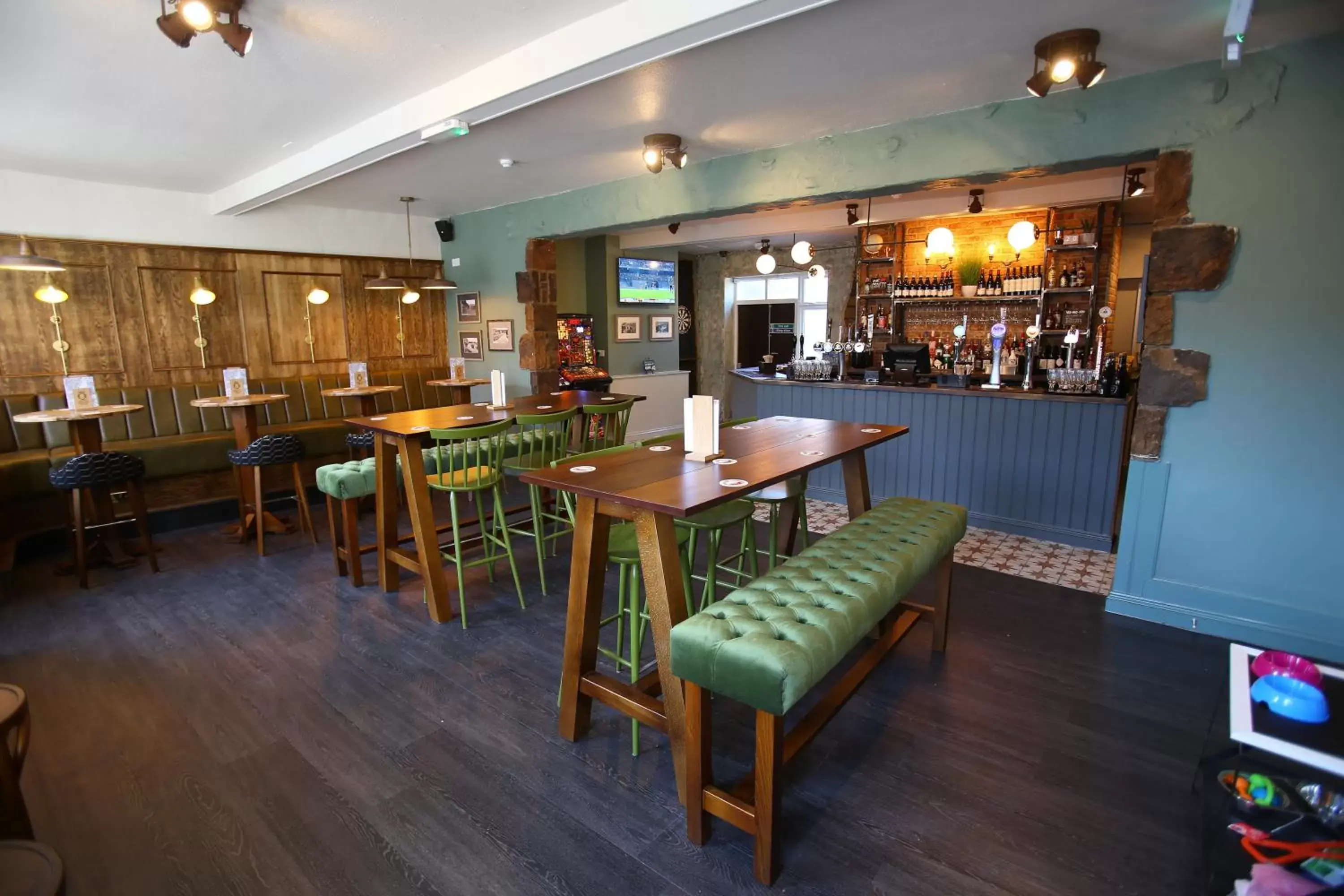 Lounge or bar in The Queens Head Hotel