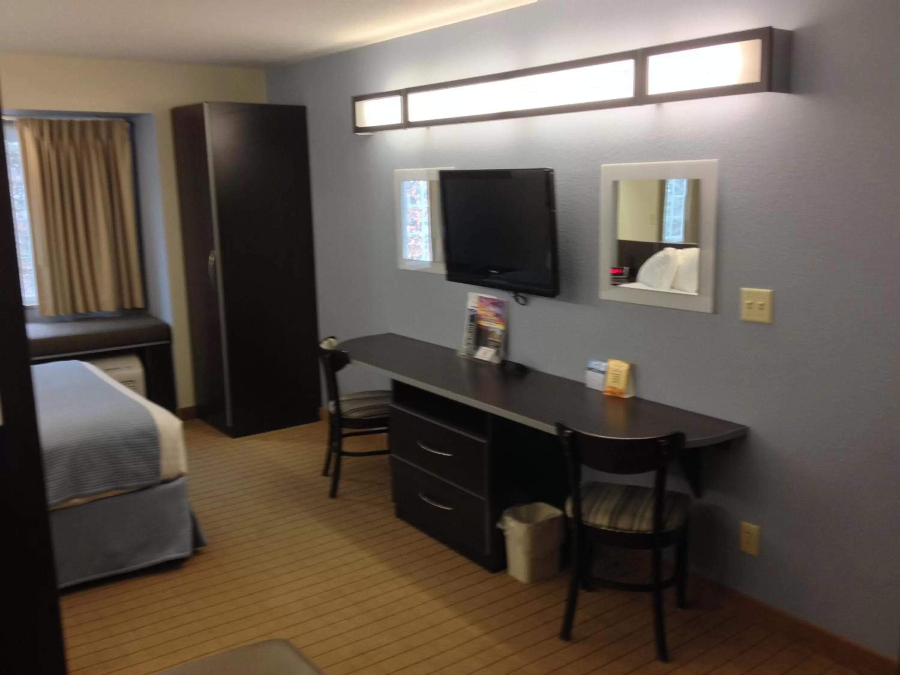 TV and multimedia, Bed in Microtel Inn & Suites Bath